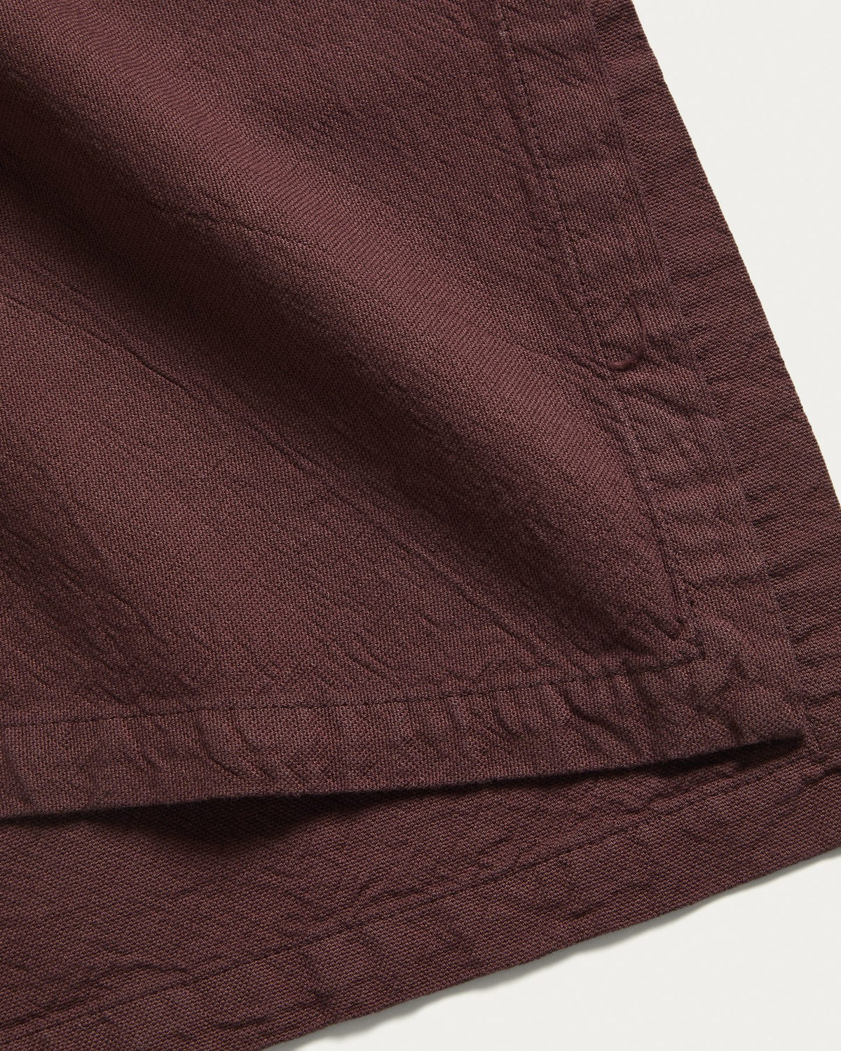 Zwei rechteckige Tischsets aus gewebter Baumwolle mit braunem Washed-Finish und Leinen-Look, Grösse 35 x 50 cm.