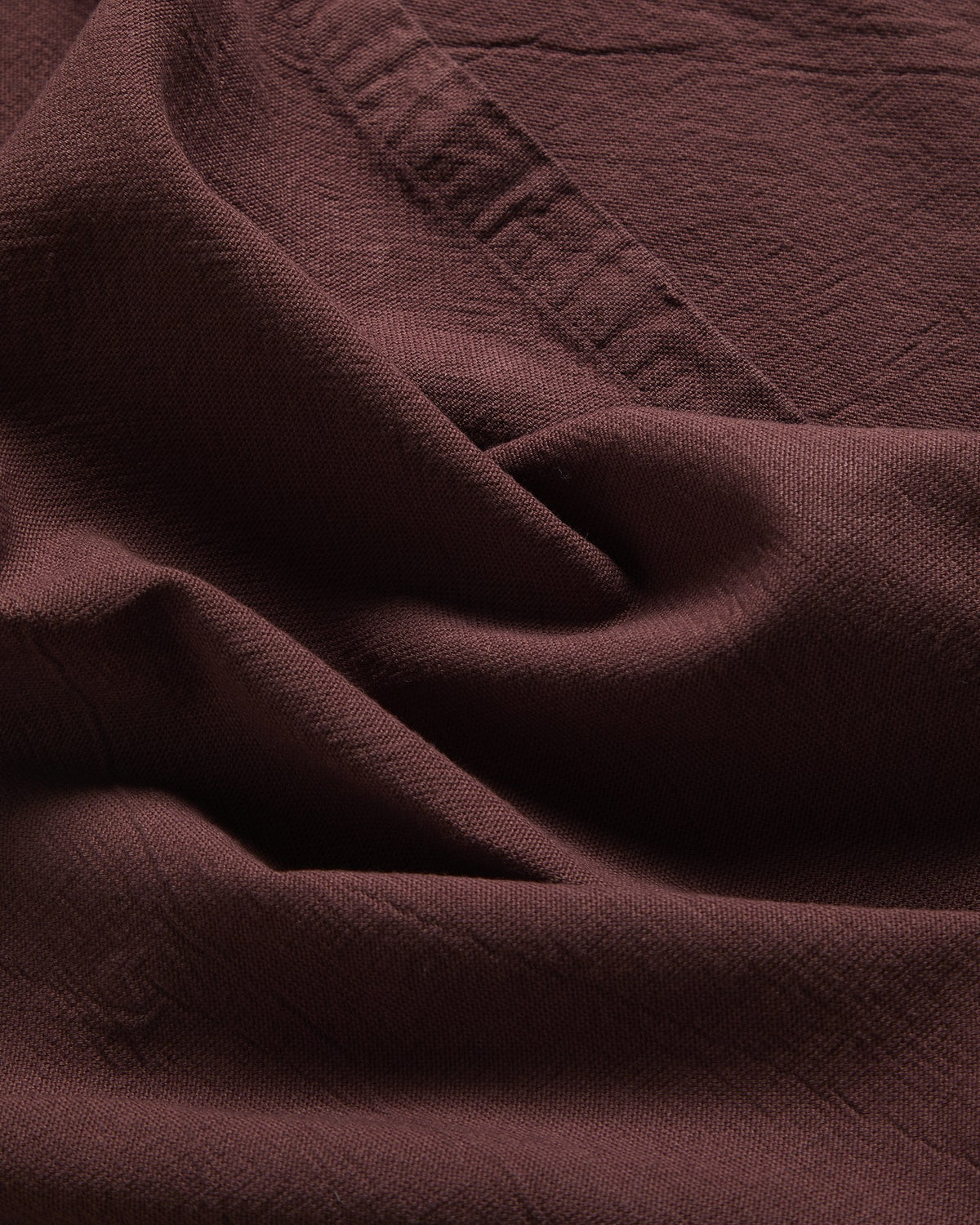 Zwei rechteckige Tischsets aus gewebter Baumwolle mit braunem Washed-Finish und Leinen-Look, Grösse 35 x 50 cm.