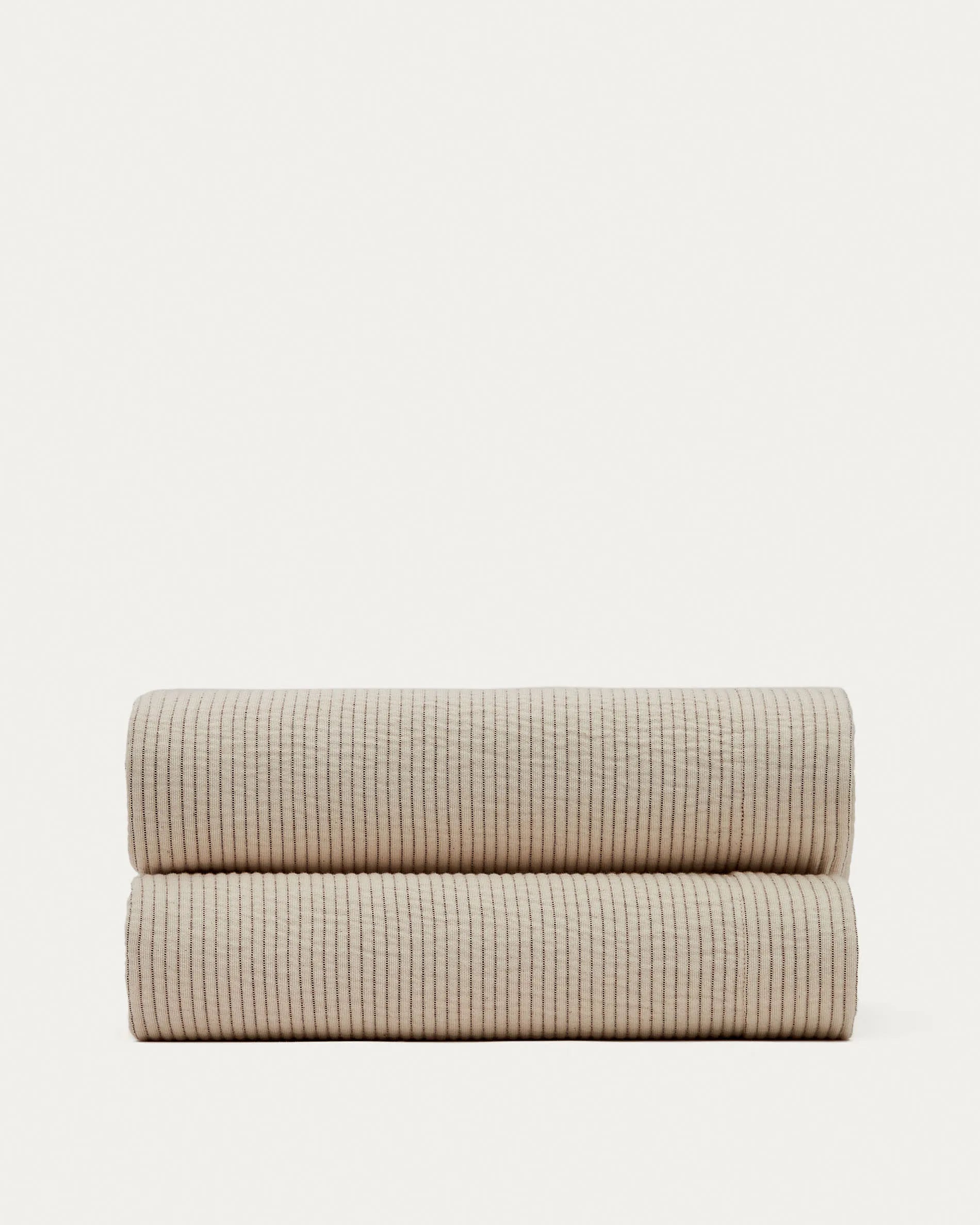 Elegante Bedar Tagesdecke aus 100% Baumwolle in Beige, ideal für 160/180 cm Betten. Stilvoll, nachhaltig und pflegeleicht.