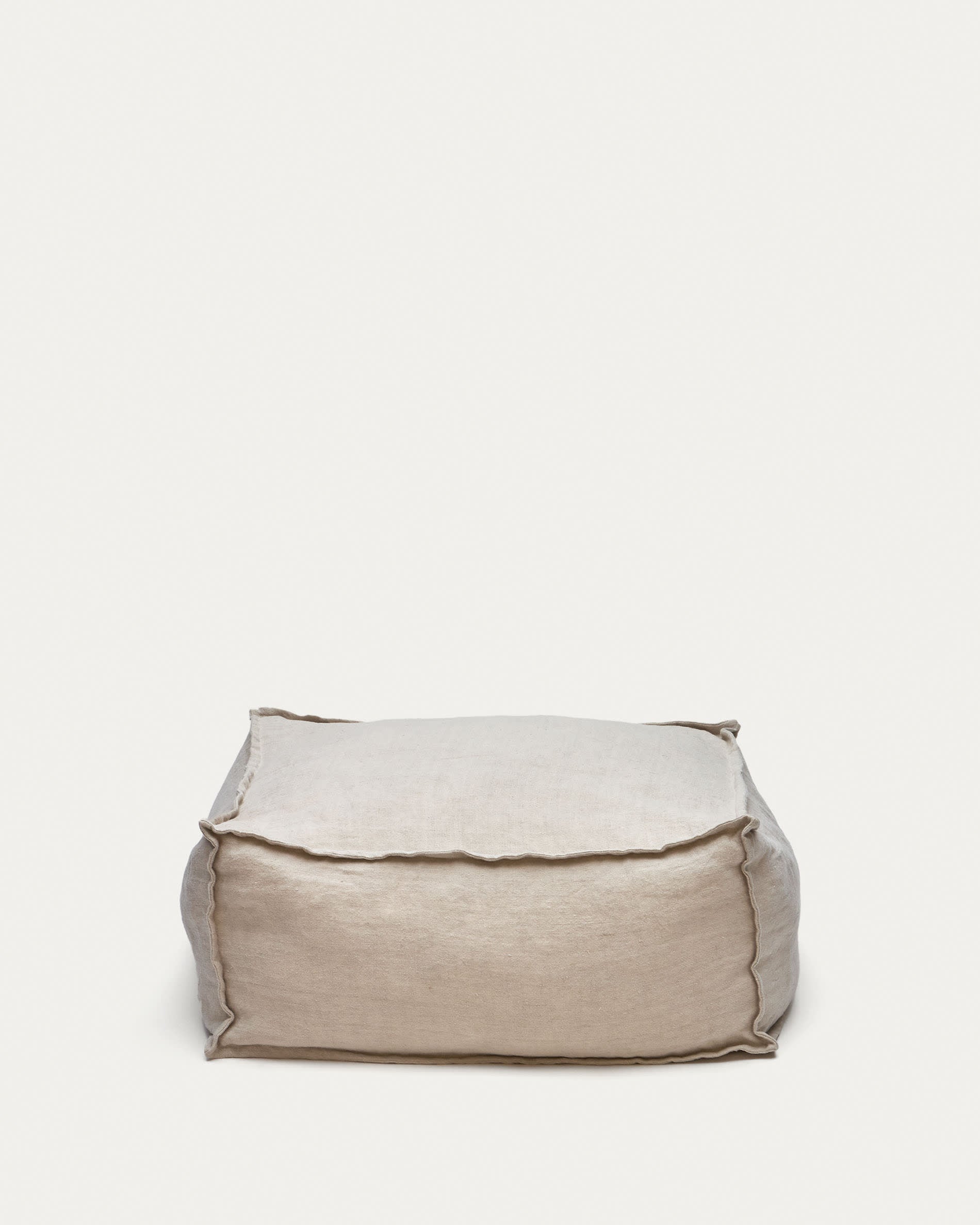 Eleganter Leinen-Pouf in Beige, 50x50 cm, bietet Komfort und Stil für jeden Raum. Ideal als Sitzgelegenheit oder Fussablage.