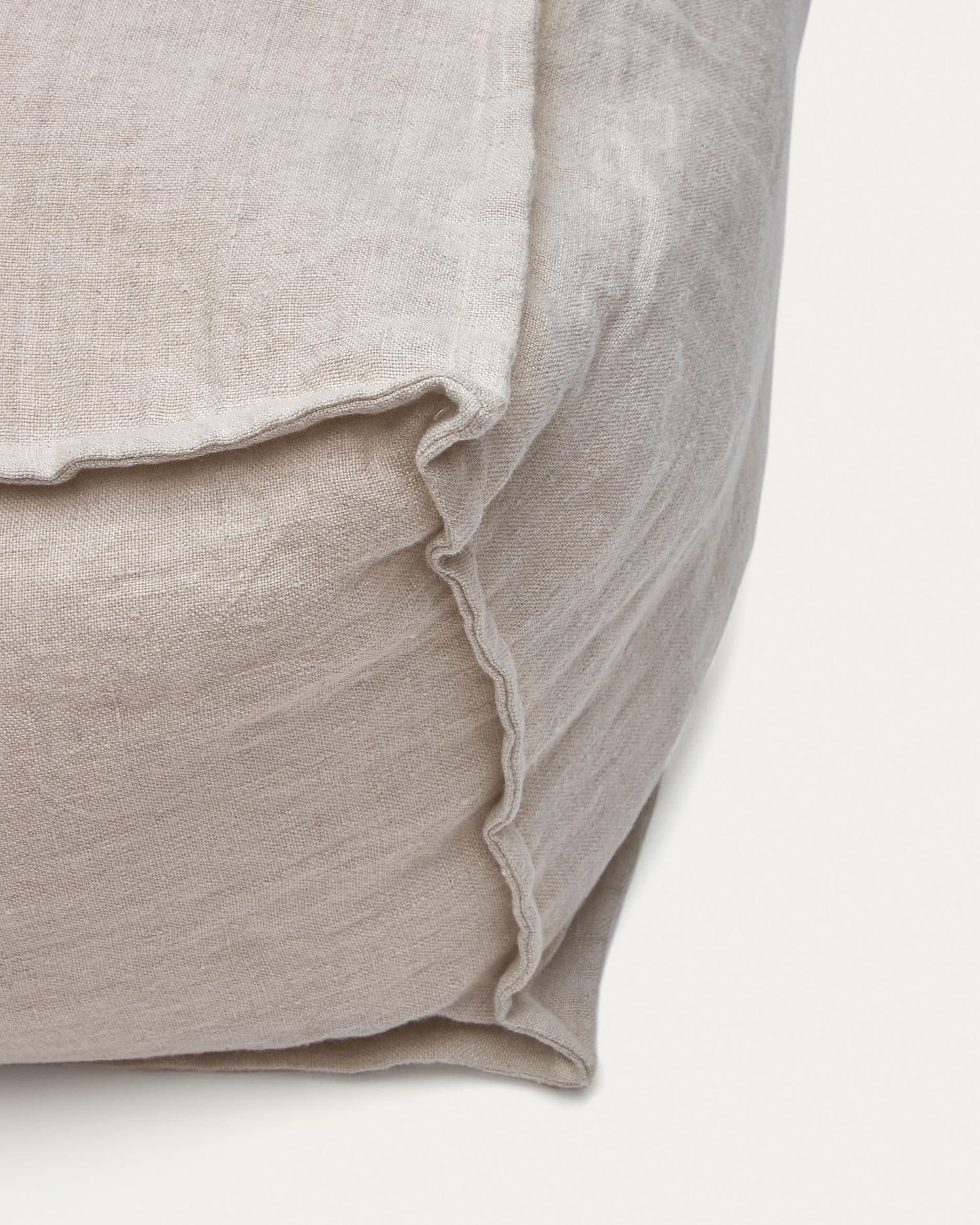 Entdecken Sie den Forallac Pouf von Kave Home: 100% Leinen, beige, 50x50 cm – ideal für stilvolle Akzente und flexible Nutzung in Ihrem Zuhause.