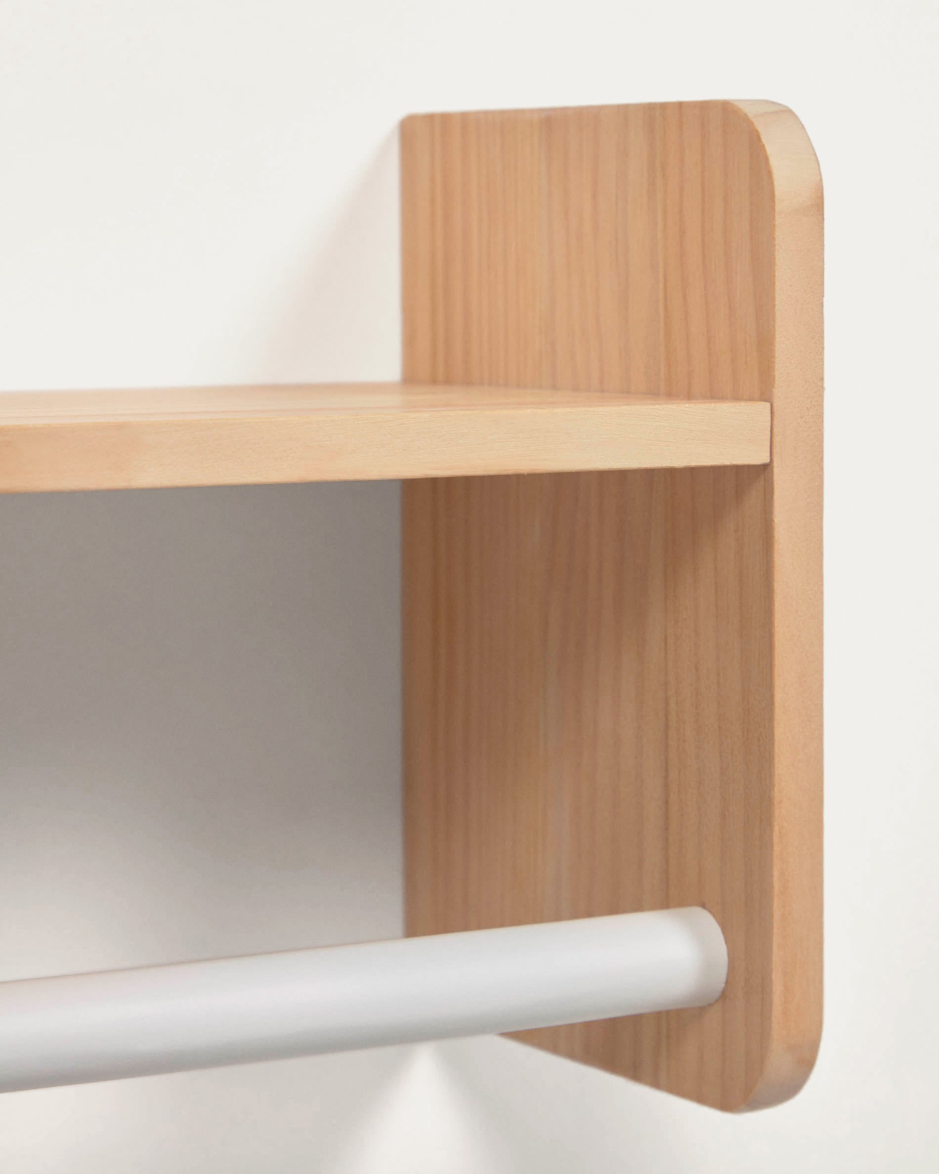 Florentina Garderobenregal, 52,5 cm, aus natürlicher Kiefer und weißem MDF, ideal für stilvolle und praktische Flurorganisation.