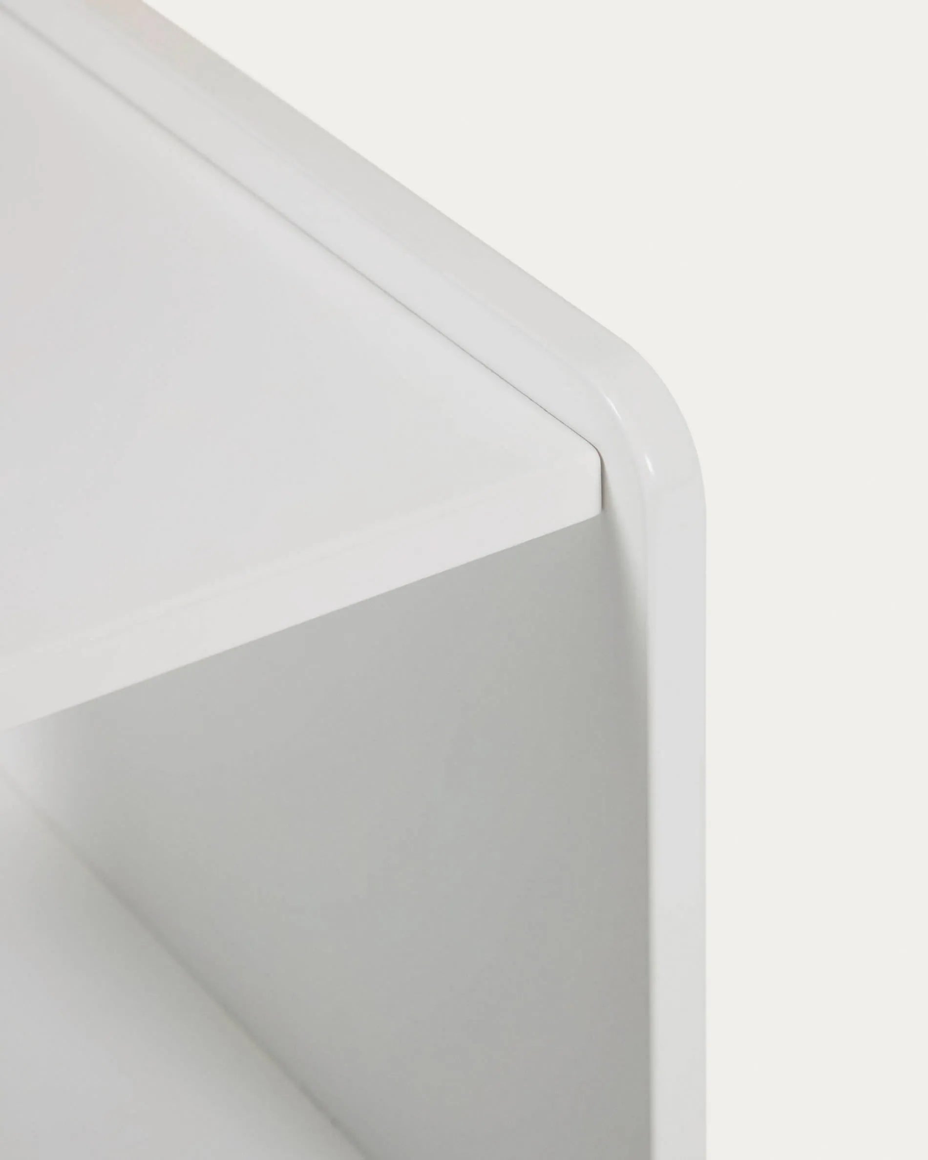 Elegantes, weißes MDF-Sideboard von Kave Home, 78 cm breit, bietet vielseitigen Stauraum und personalisierbare Gestaltung.