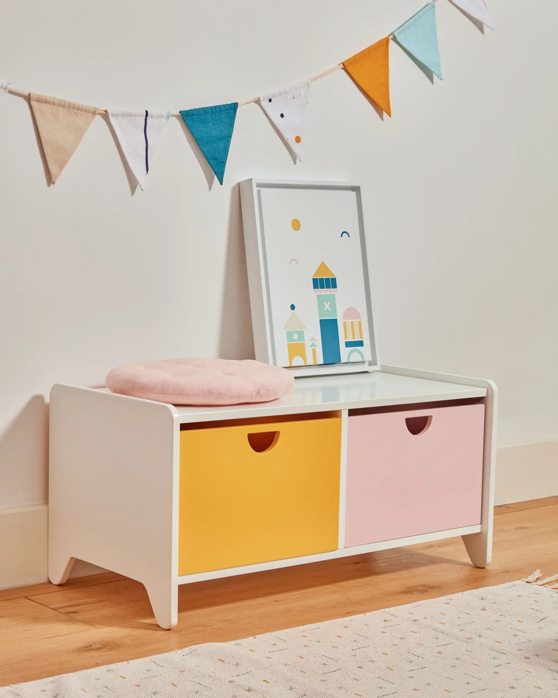 Elegantes, weißes MDF-Sideboard von Kave Home, 78 cm breit, bietet vielseitigen Stauraum und personalisierbare Gestaltung.