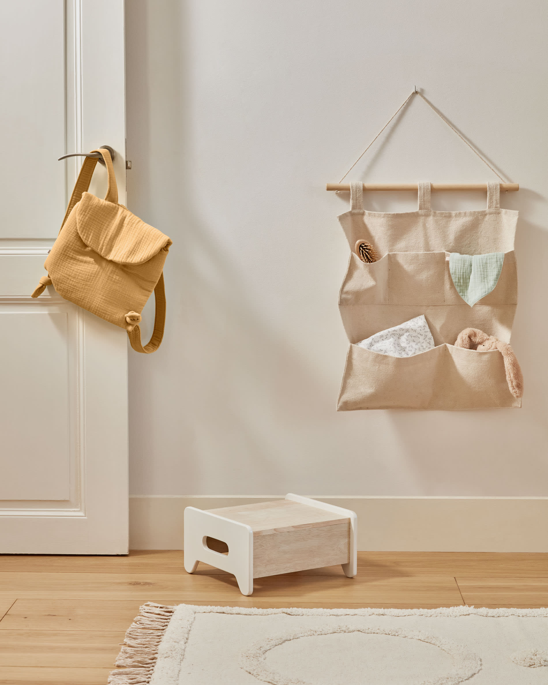 Cecilia Kinderhocker/Tritthocker aus massivem Kiefernholz natur und weiss