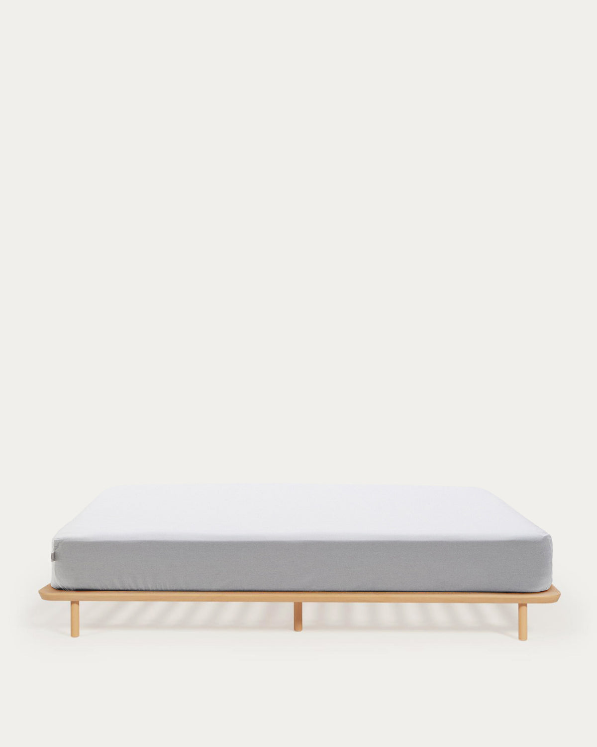 Anielle Bett aus massiver Esche für Matratze von 160 x 200 cm in Natur präsentiert im Onlineshop von KAQTU Design AG. Bett ist von Kave Home