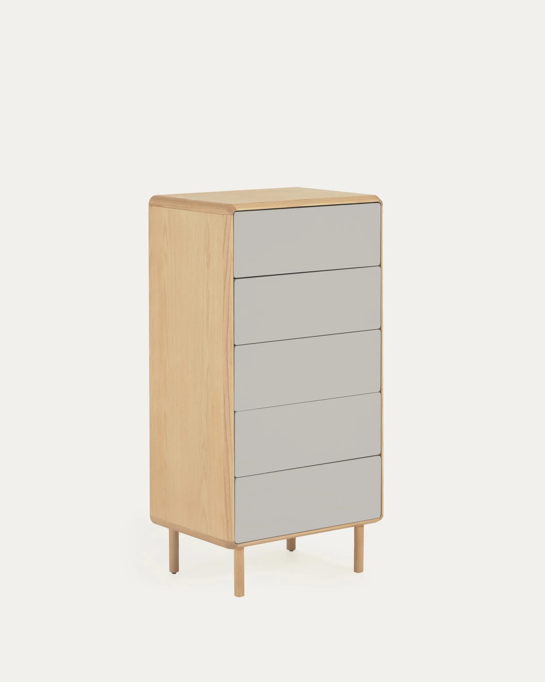 Elegante Anielle Kommode aus massiver Esche und Eschenfurnier, 5 Schubladen, 60x117 cm, stilvolles Design von Kave Home.
