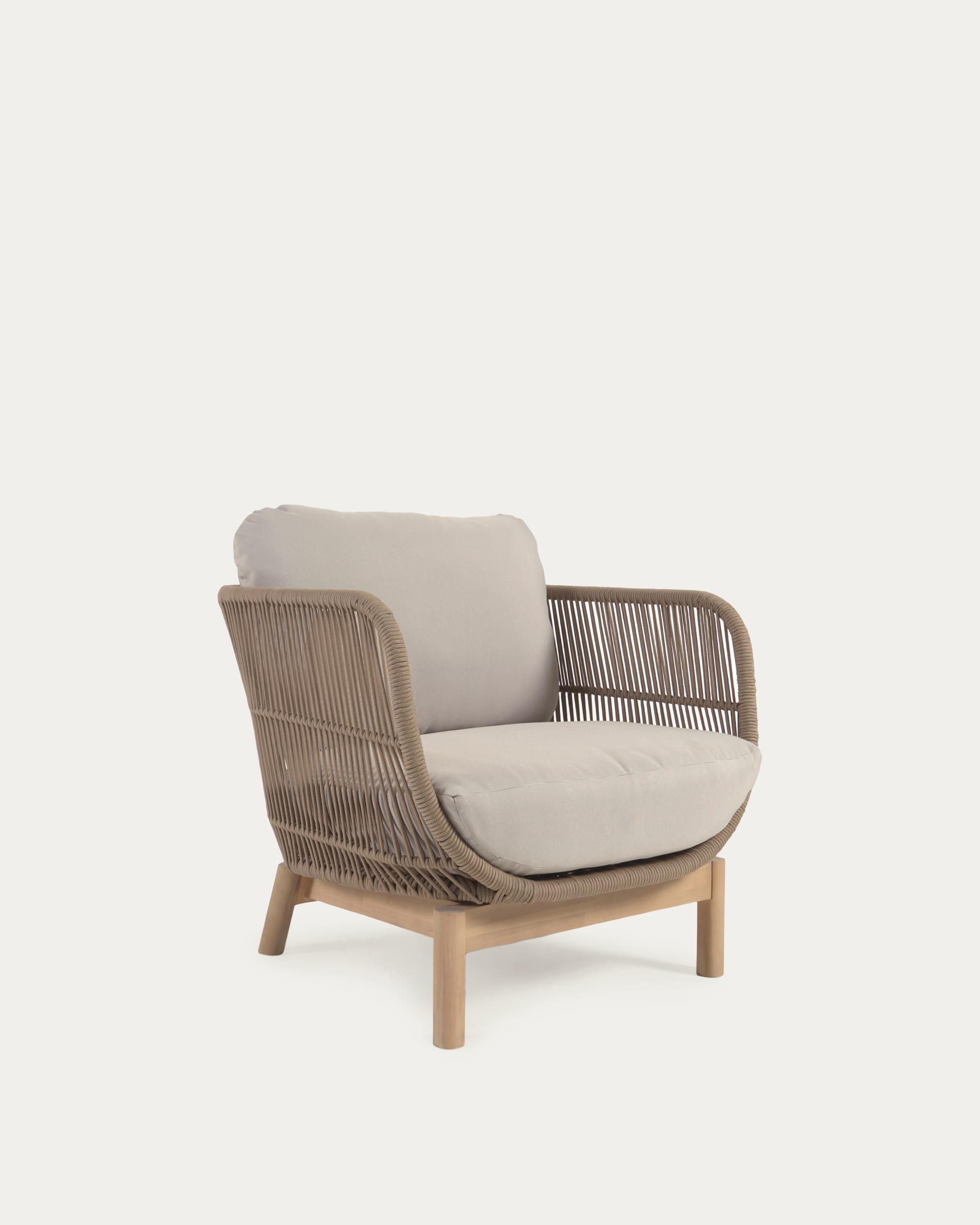 3D-Modell eines eleganten Sessels aus Akazienholz und beigem Seil, ideal für Terrasse und Garten, mit tropischem Flair.