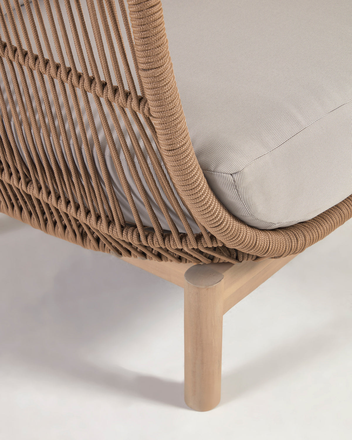 Catalina 3-Sitzer Sofa aus beigem Seil und massivem Akazienholz 170 cm FSC 100% in Beige präsentiert im Onlineshop von KAQTU Design AG. Lounge Sofa ist von Kave Home