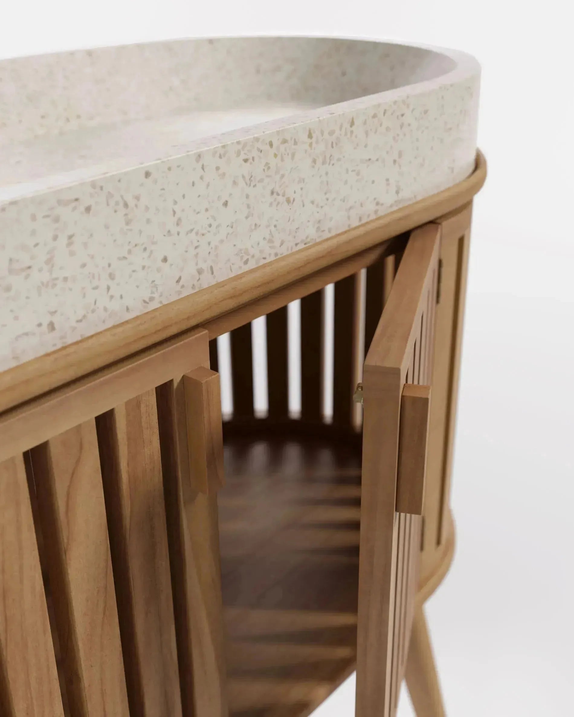 Elegantes Rokia Badmöbel aus massivem Teakholz, 90x80 cm, mit Waschtisch von Kave Home. Perfekt für stilvolle Badezimmer.