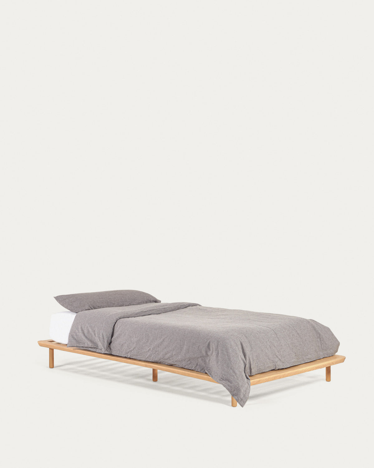 Anielle Bett aus massiver Esche für Matratze von 90 x 200 cm in Natur präsentiert im Onlineshop von KAQTU Design AG. Bett ist von Kave Home