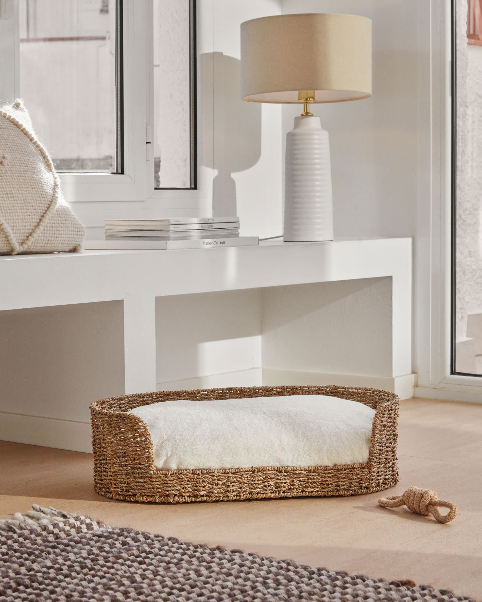 Fliicker small pet bed made from natural fibers Ø 60 x 35 cm