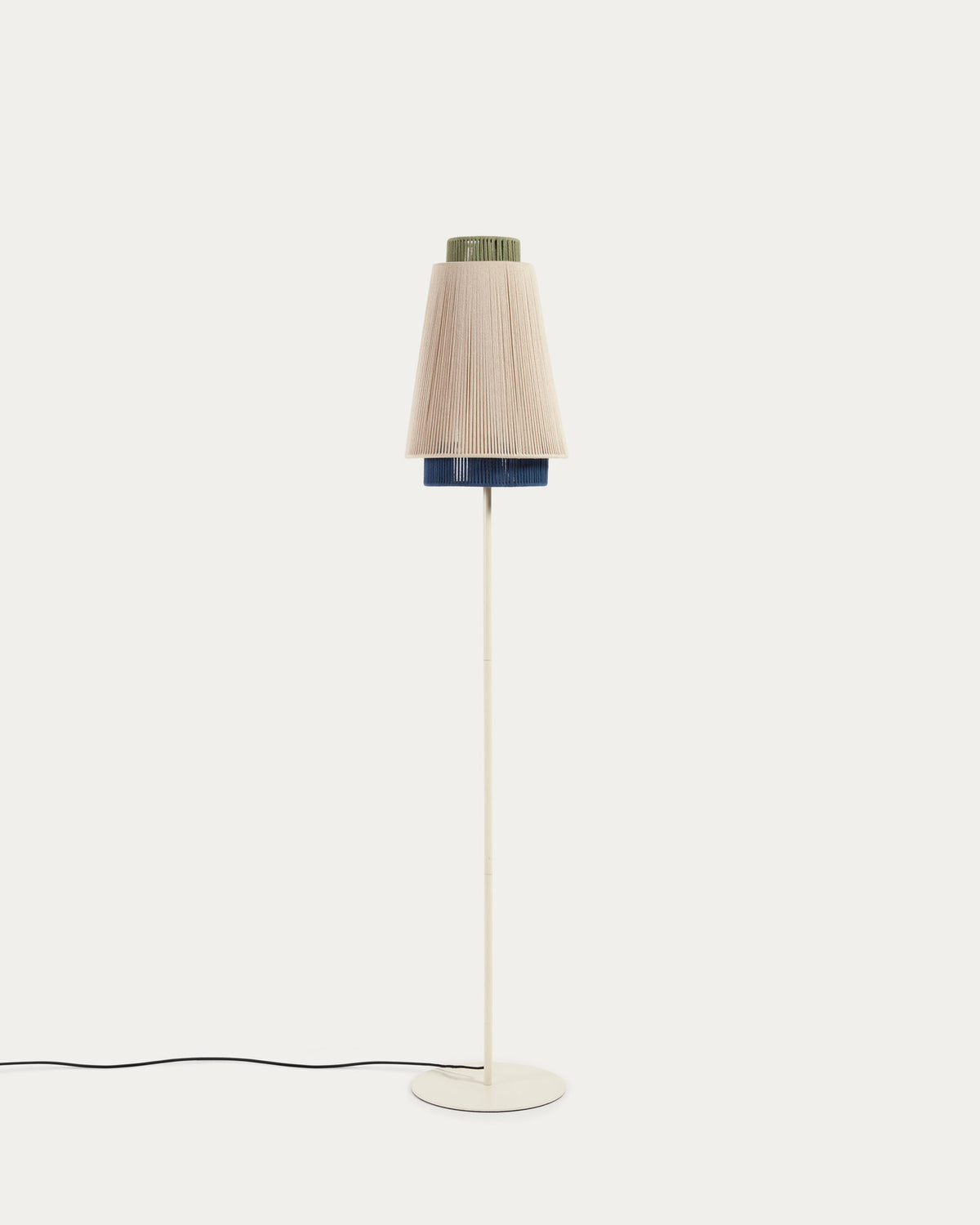 Stehlampe Yuvia aus Baumwolle mit Finish in Beige und Blau in Mehrfarbig präsentiert im Onlineshop von KAQTU Design AG. Stehleuchte ist von Kave Home