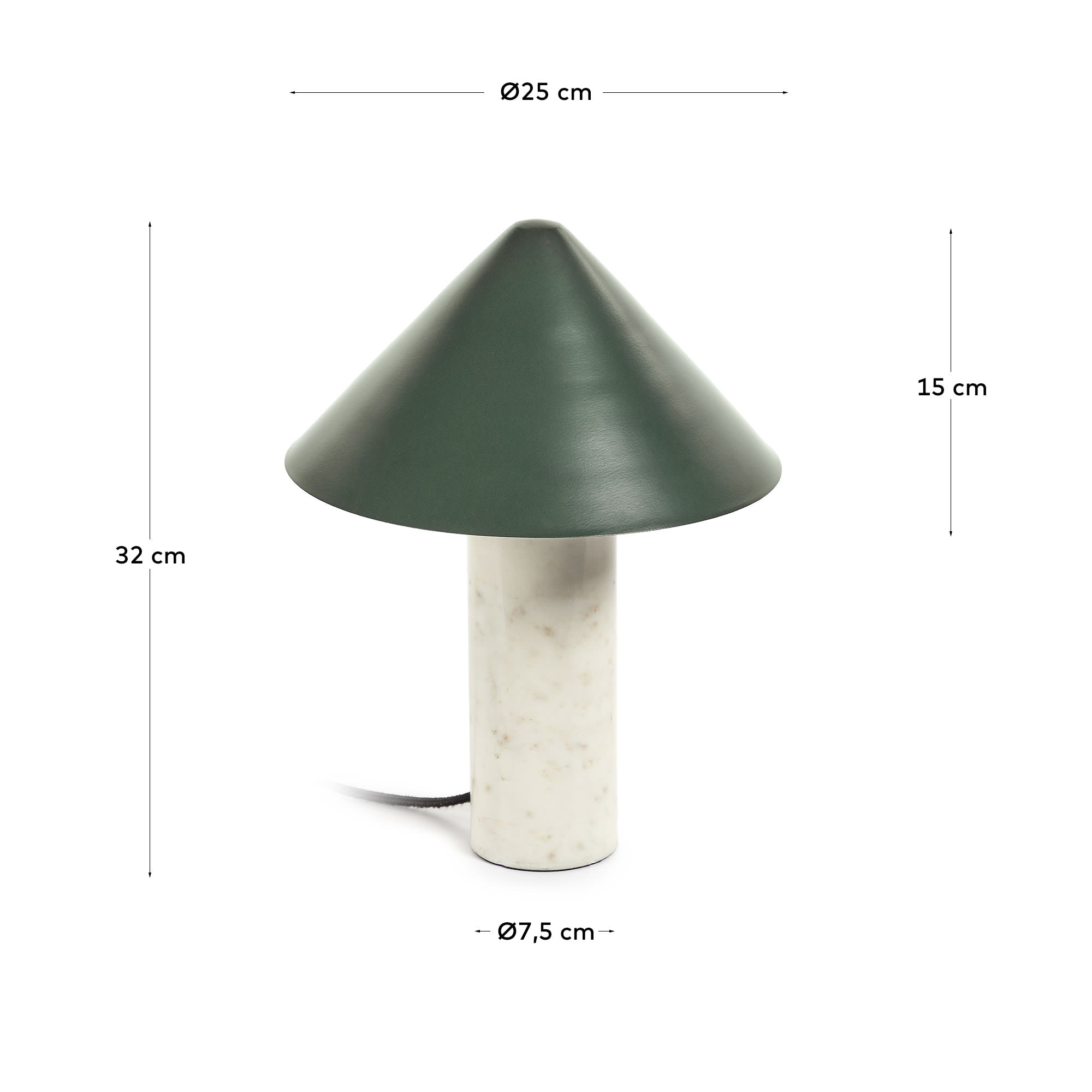 Elegante Valentine Tischlampe mit weißem Marmorsockel und grünem Metallfinish, ideal für moderne Wohnräume von Kave Home.