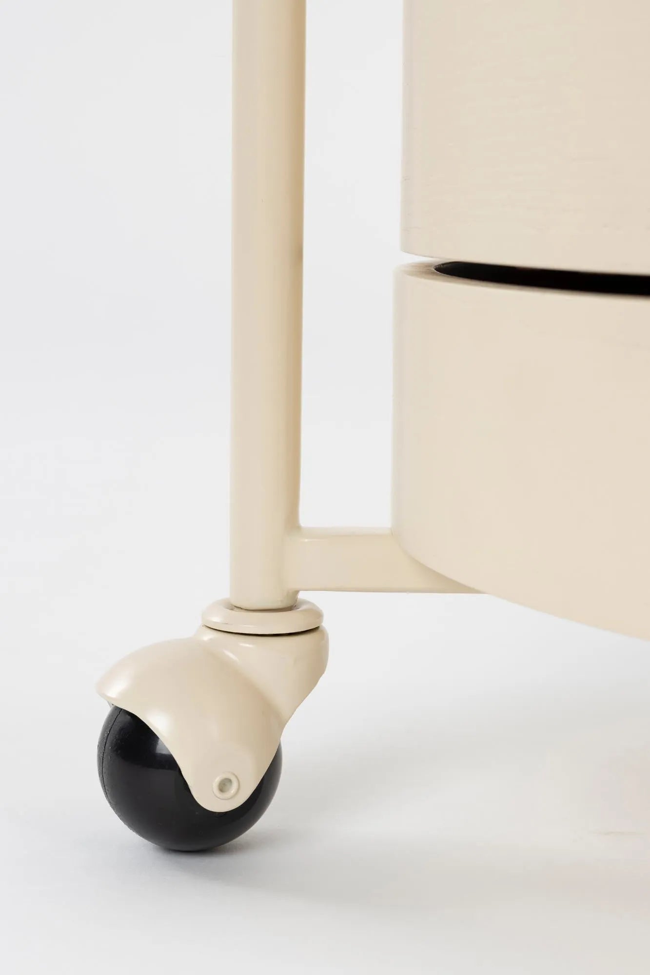 Trolley Wim in Beige präsentiert im Onlineshop von KAQTU Design AG. Servierwagen ist von Zuiver