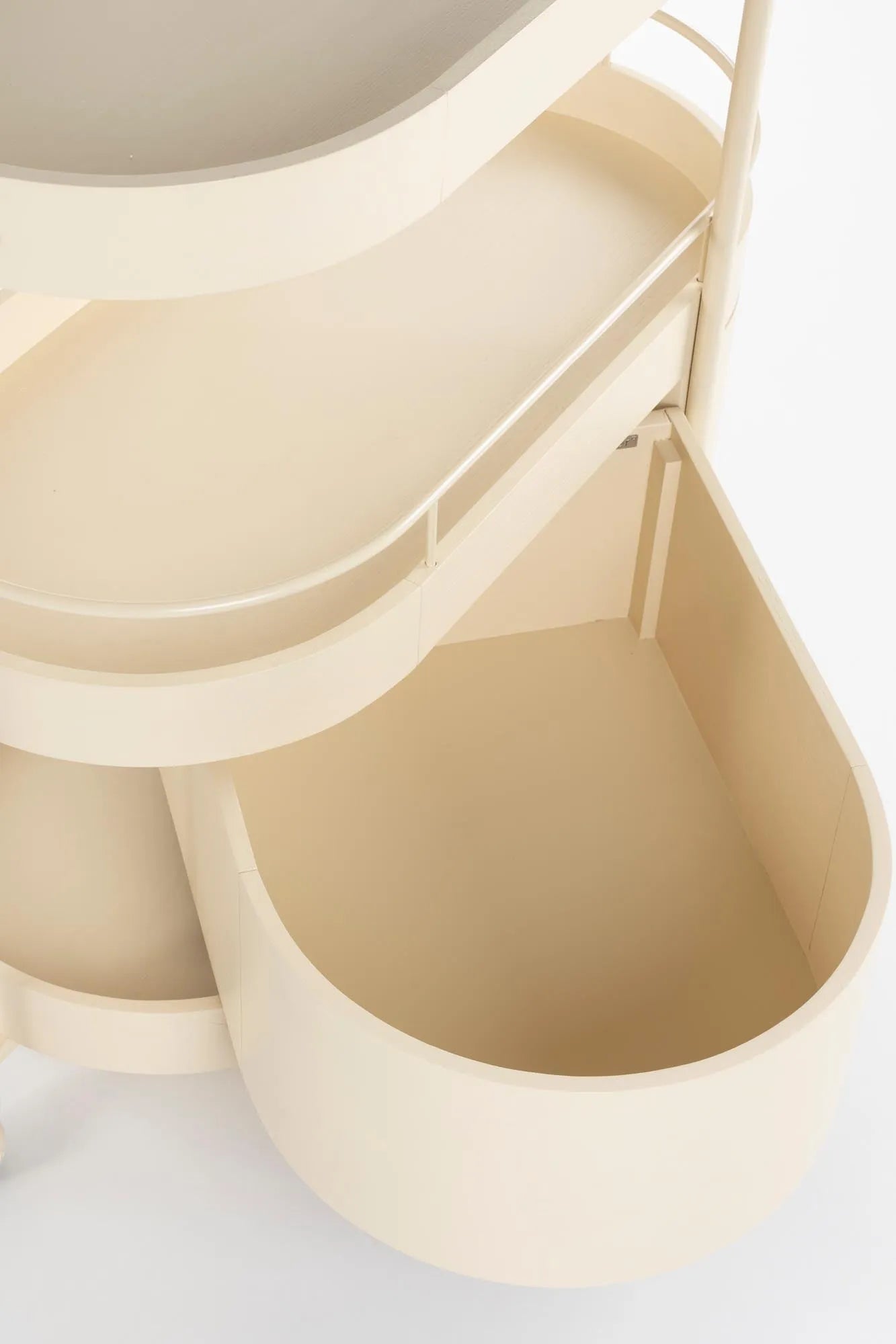 Trolley Wim in Beige präsentiert im Onlineshop von KAQTU Design AG. Servierwagen ist von Zuiver