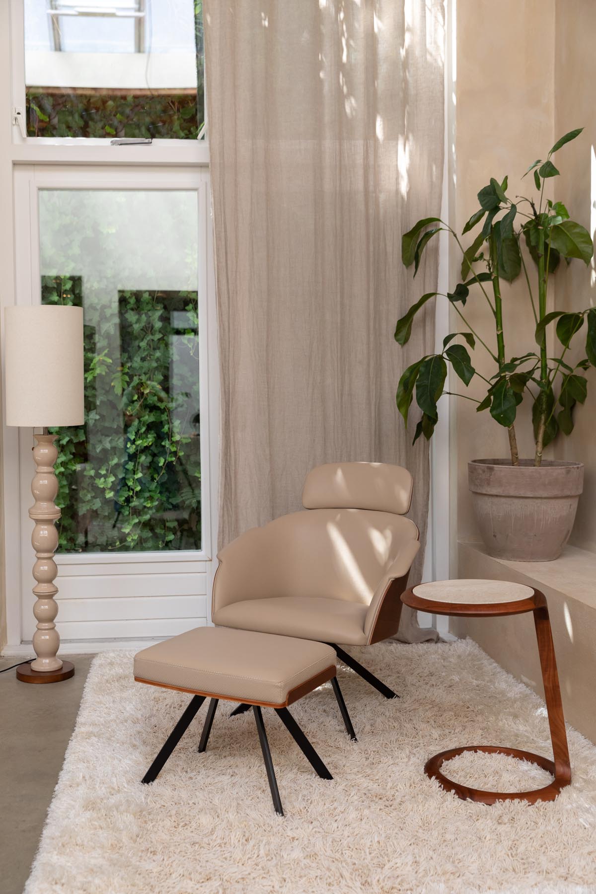 Frie Hocker in beige präsentiert im Onlineshop von KAQTU Design AG. Hocker ist von Zuiver