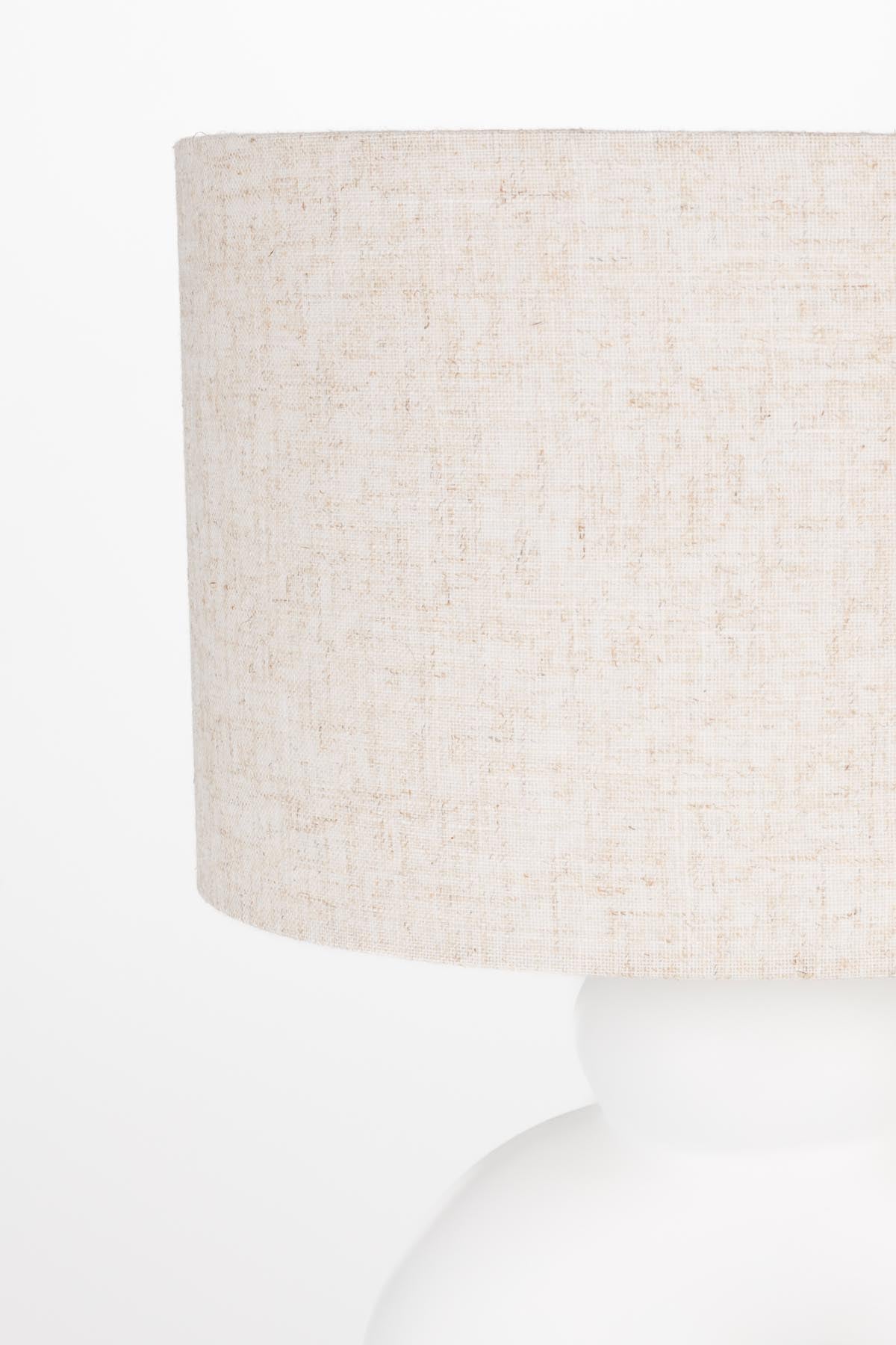 Bibi Tischleuchte in Weiss präsentiert im Onlineshop von KAQTU Design AG. Tischleuchte ist von Zuiver