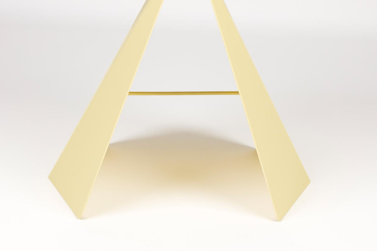 Beistelltisch Foldy in Gelb präsentiert im Onlineshop von KAQTU Design AG. Beistelltisch ist von Zuiver