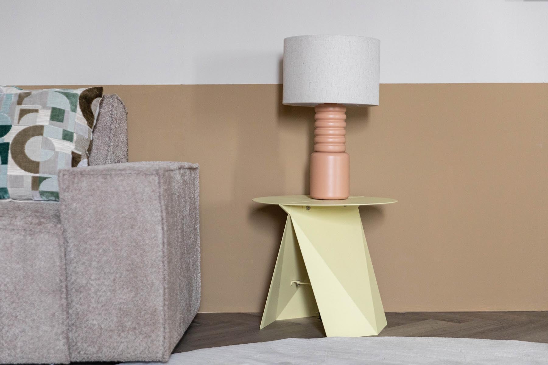 Beistelltisch Foldy in Gelb präsentiert im Onlineshop von KAQTU Design AG. Beistelltisch ist von Zuiver