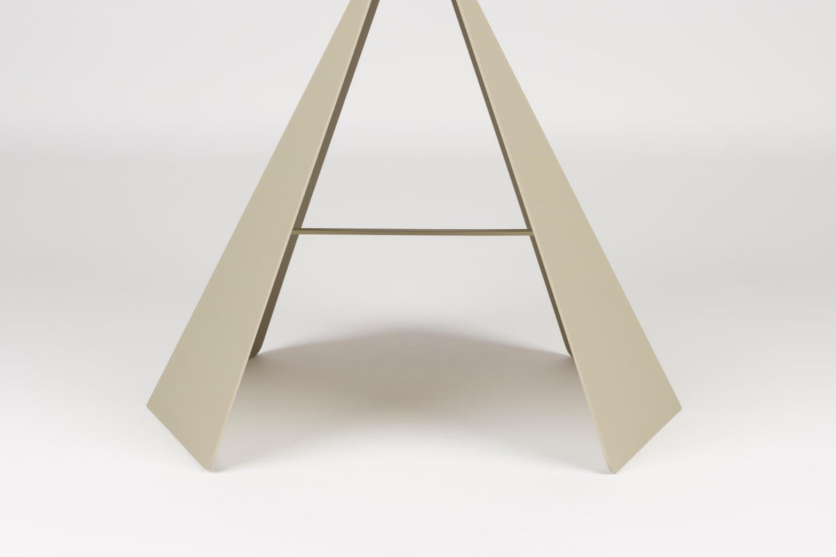 Beistelltisch Foldy in beige präsentiert im Onlineshop von KAQTU Design AG. Beistelltisch ist von Zuiver