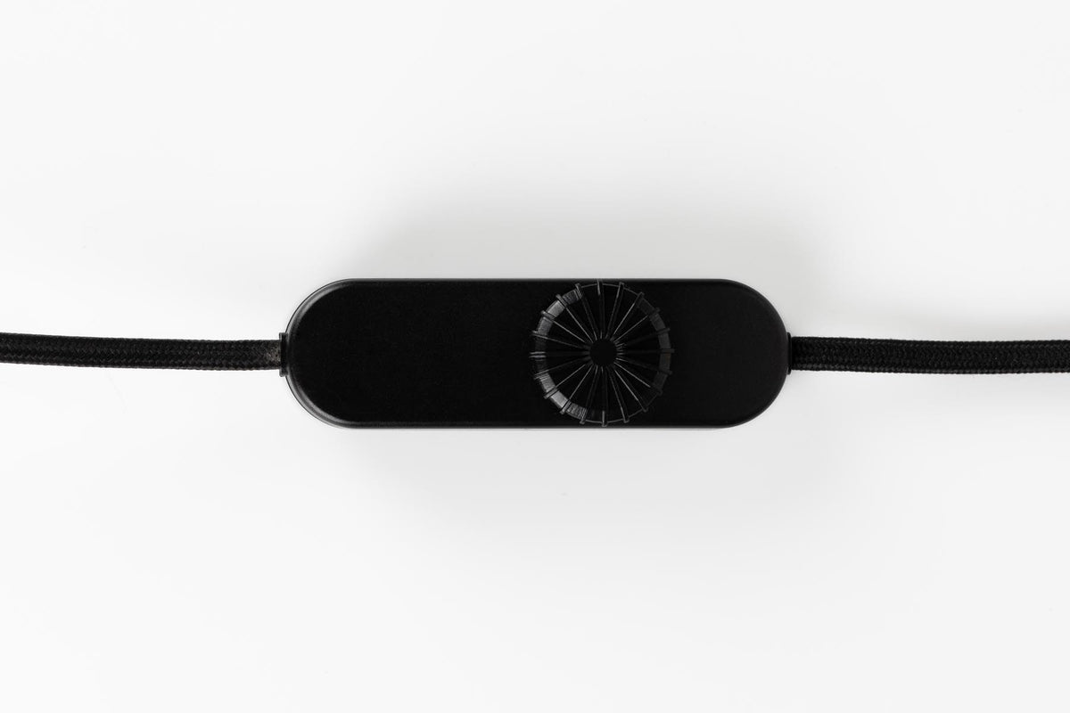 Tischlampe Six in Toast präsentiert im Onlineshop von KAQTU Design AG. Tischleuchte ist von Zuiver