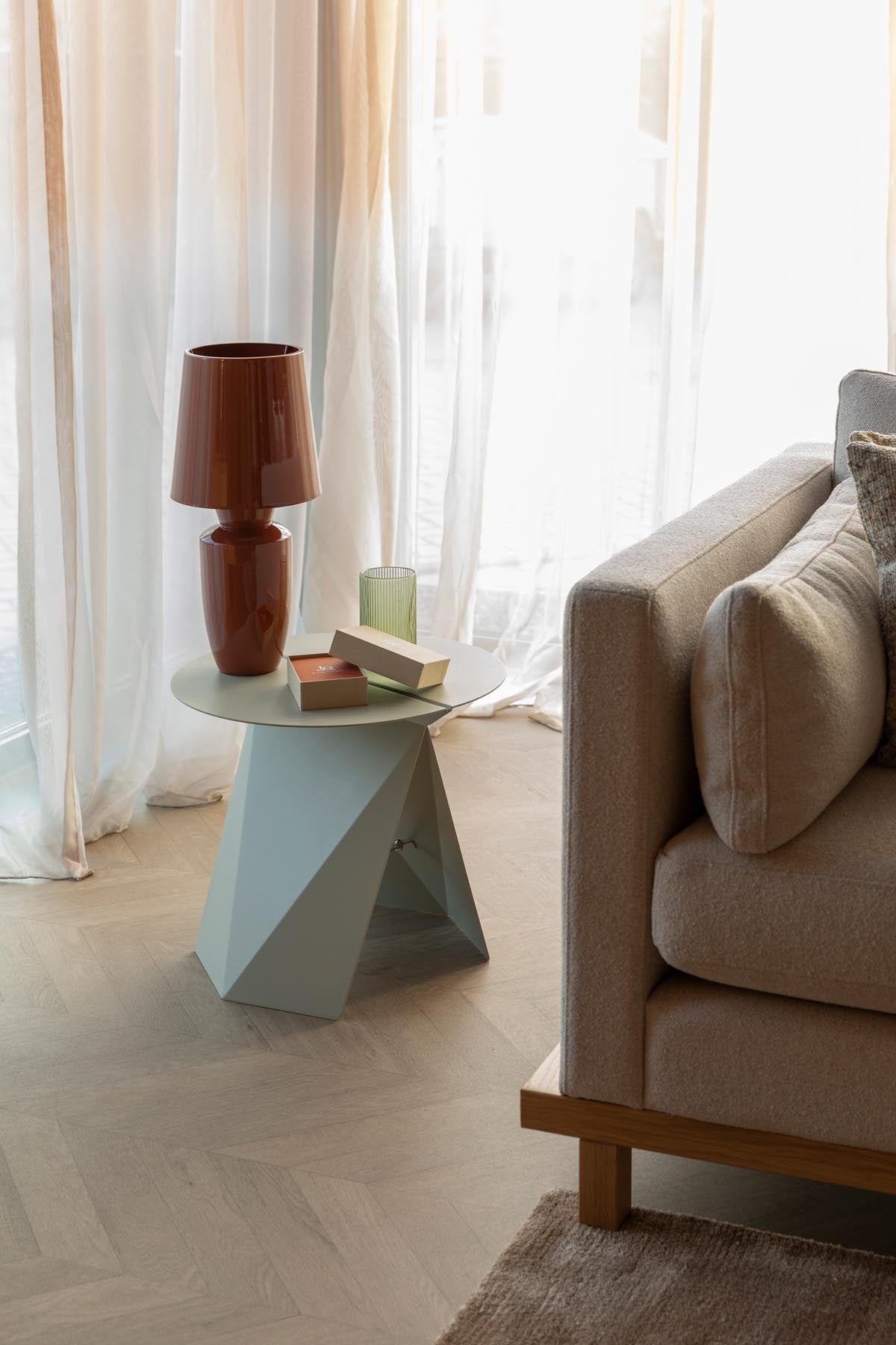Tischlampe Classy in Rot präsentiert im Onlineshop von KAQTU Design AG. Tischleuchte ist von Zuiver