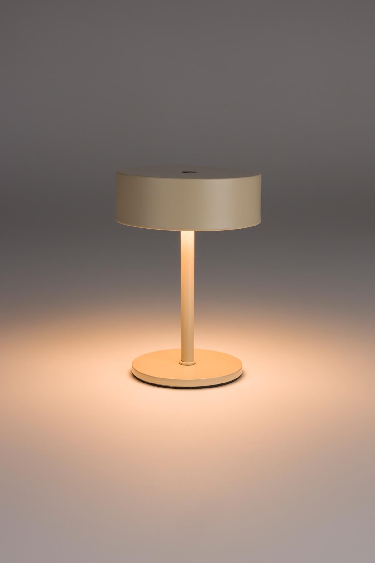 Kleine Tischleuchte Tischlampe Mini mit rundem flachem Schirm und quadratischer Eisenbasis