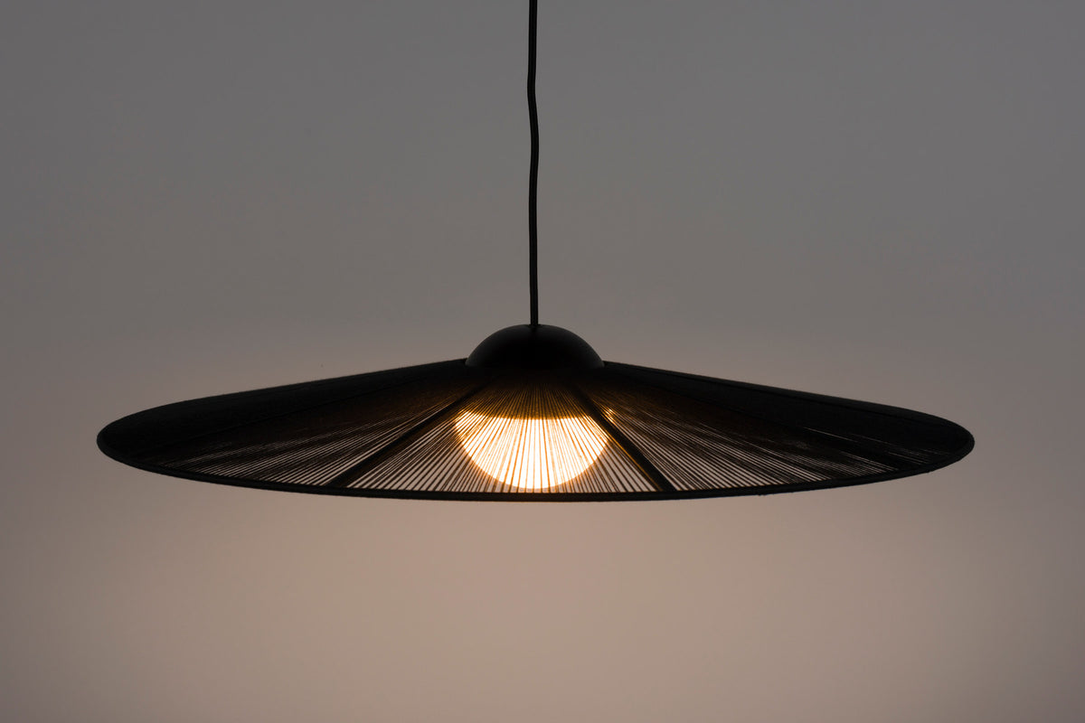 Pendelleuchte Belle S von Zuiver mit Schirm aus gesponnenem Seil am Kabel