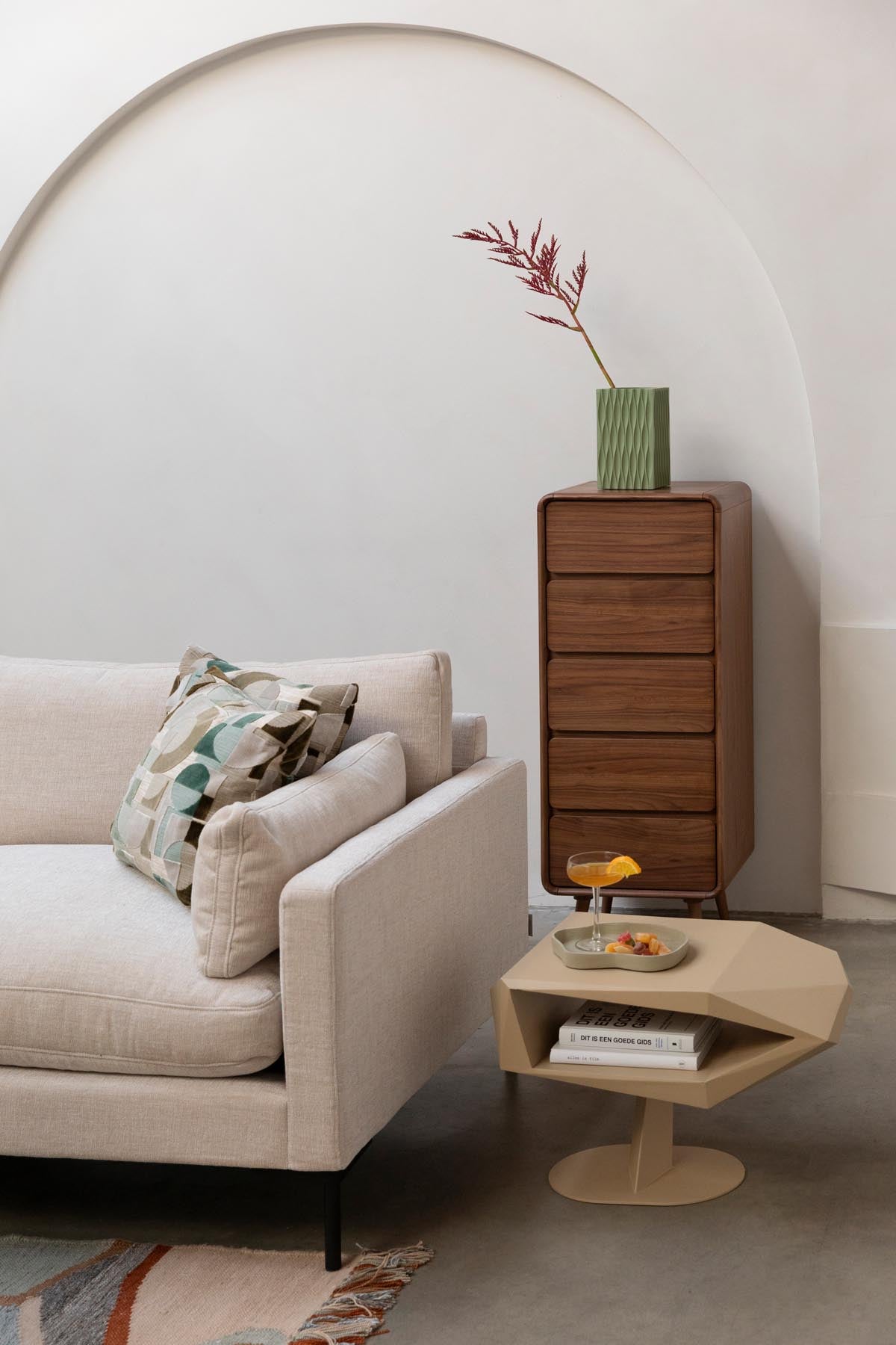 Beistelltisch North in beige präsentiert im Onlineshop von KAQTU Design AG. Couchtisch ist von Zuiver