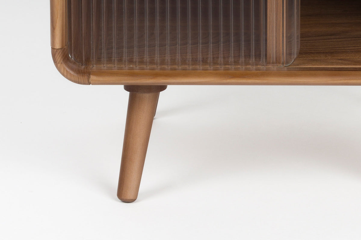 Beistelltisch / Nachttisch Rise in Braun präsentiert im Onlineshop von KAQTU Design AG. Beistelltisch ist von Zuiver