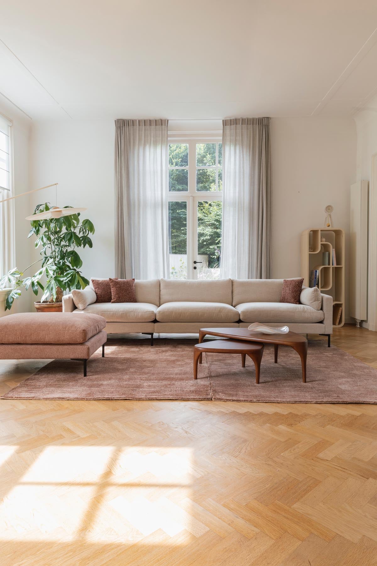 Summer Sofa 4,5-Sitzer in Creme präsentiert im Onlineshop von KAQTU Design AG. 4er Sofa ist von Zuiver