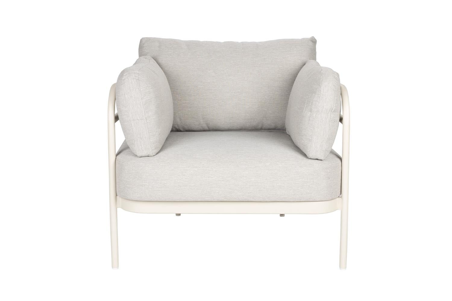 Das Zuiver Vista Outdoor Set kombiniert modernes Design mit Komfort für stilvolle Außenbereiche.