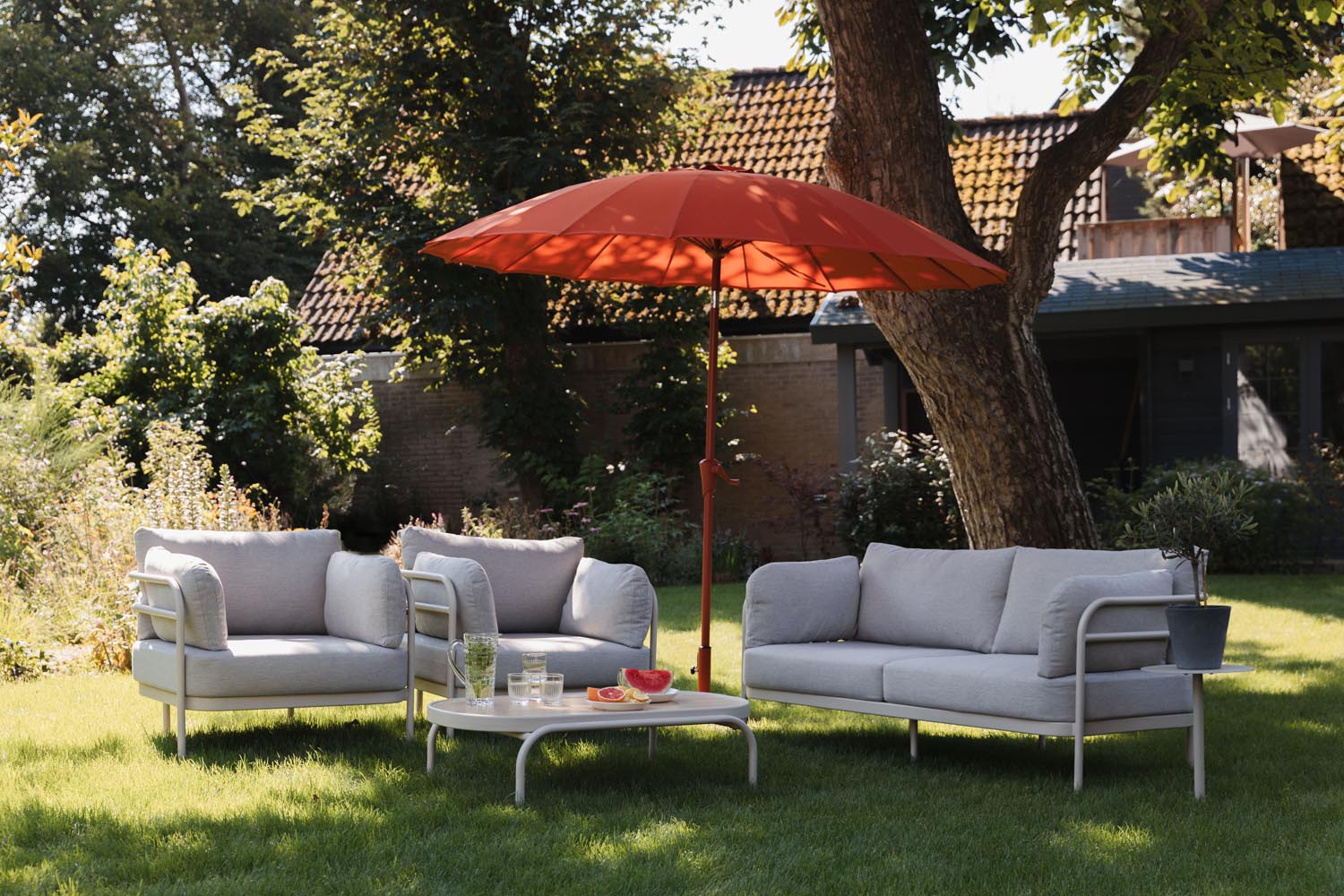 Das Vista Outdoor Set von Zuiver bietet stilvolles Design und Komfort für Ihren Außenbereich.