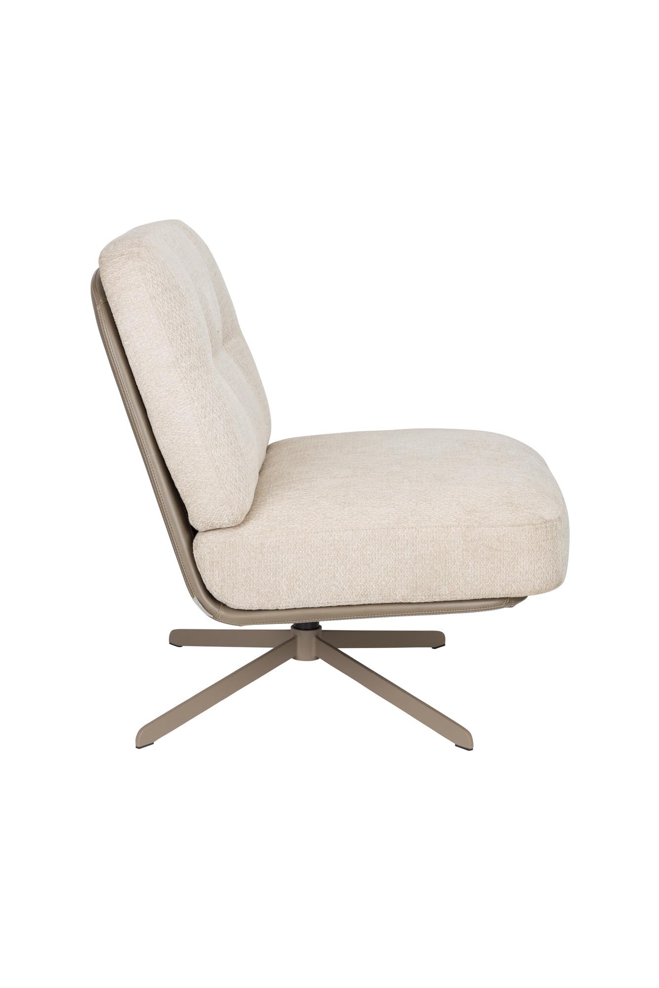 Erleben Sie den Sessel Benjamin von Zuiver – ein modernes Design, das höchsten Komfort bietet und perfekt in Ihr Zuhause passt.