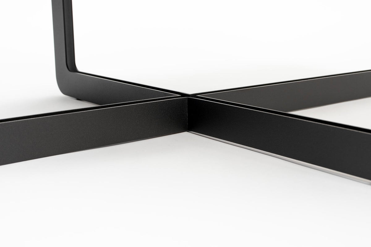 Couchtisch Centre Oval in Schwarz präsentiert im Onlineshop von KAQTU Design AG. Couchtisch ist von Zuiver