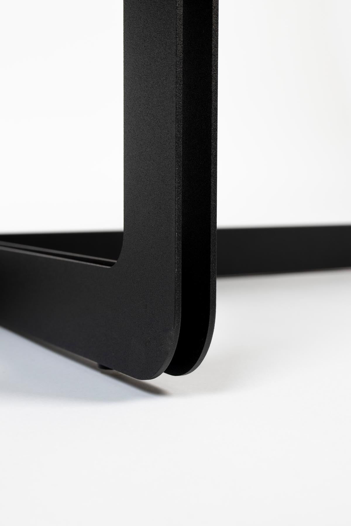 Couchtisch Centre Oval in Schwarz präsentiert im Onlineshop von KAQTU Design AG. Couchtisch ist von Zuiver