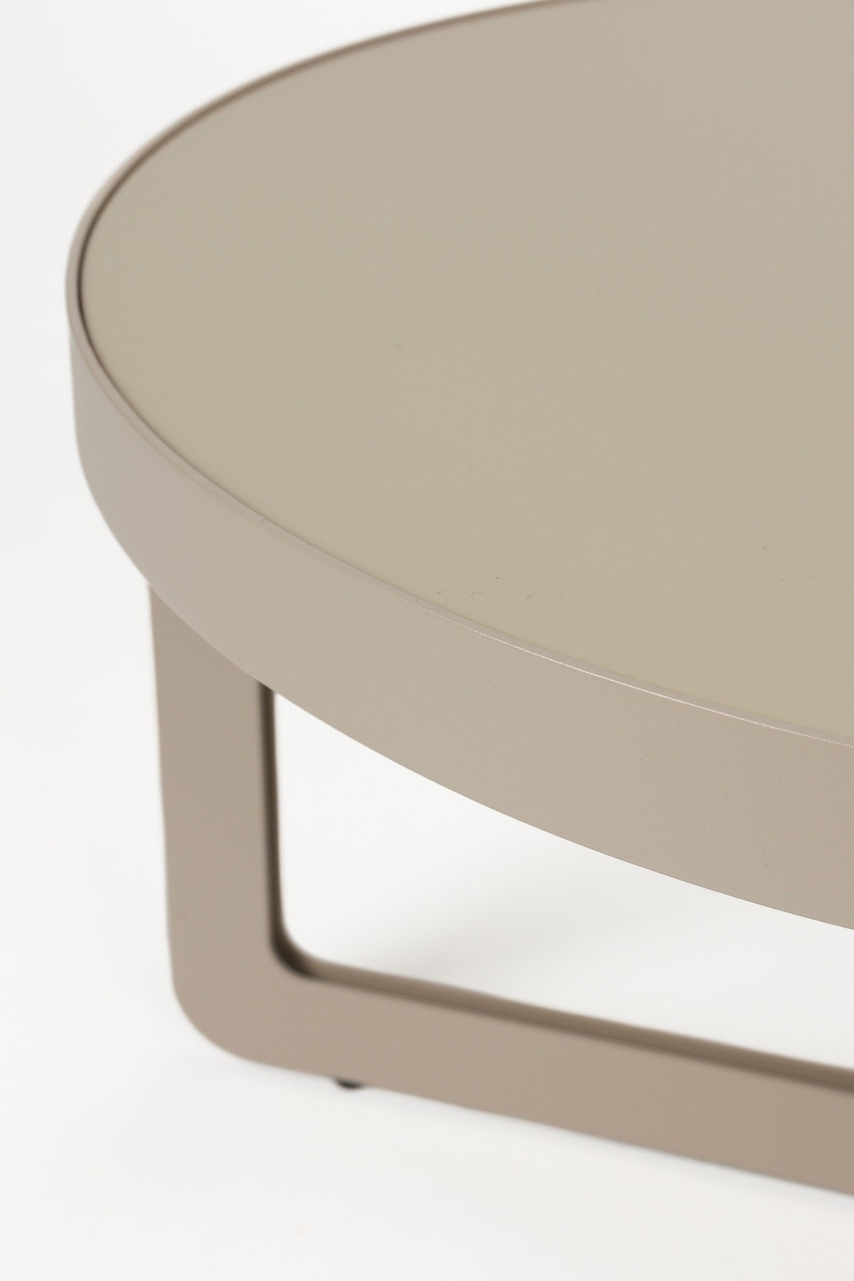 Couchtisch Centre Oval in beige präsentiert im Onlineshop von KAQTU Design AG. Couchtisch ist von Zuiver