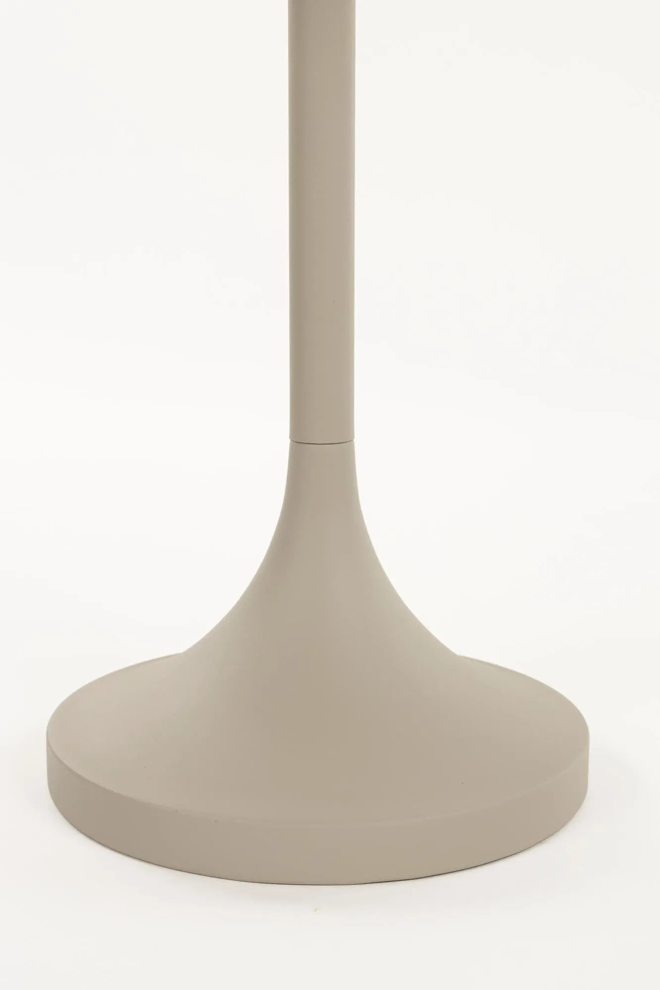Beistelltisch Jason Beige in Beige präsentiert im Onlineshop von KAQTU Design AG. Beistelltisch ist von Zuiver
