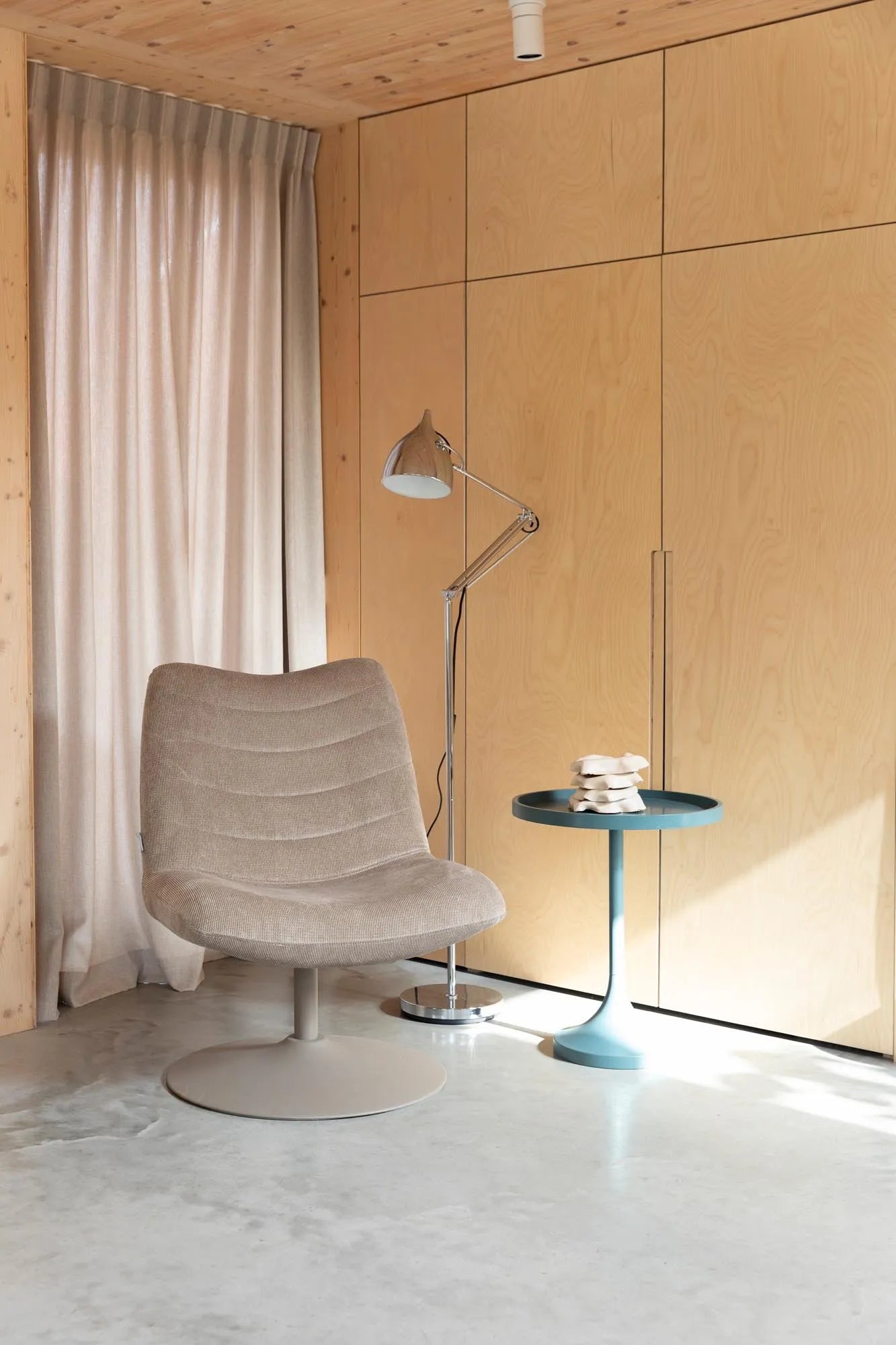 Beistelltisch Jason Beige in Beige präsentiert im Onlineshop von KAQTU Design AG. Beistelltisch ist von Zuiver