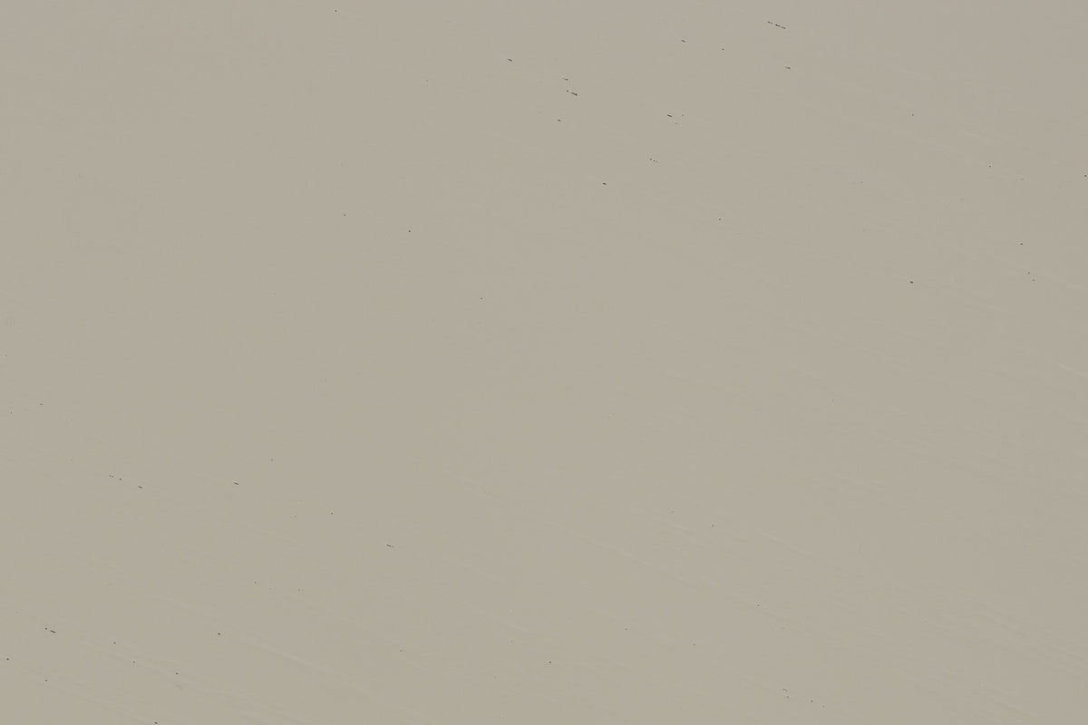 Beistelltisch Jason von Zuiver in Beige, rundes Tischgestell aus pulverbeschichtetem Metall mit Eichenfurnier-Platte, matte Oberfläche.