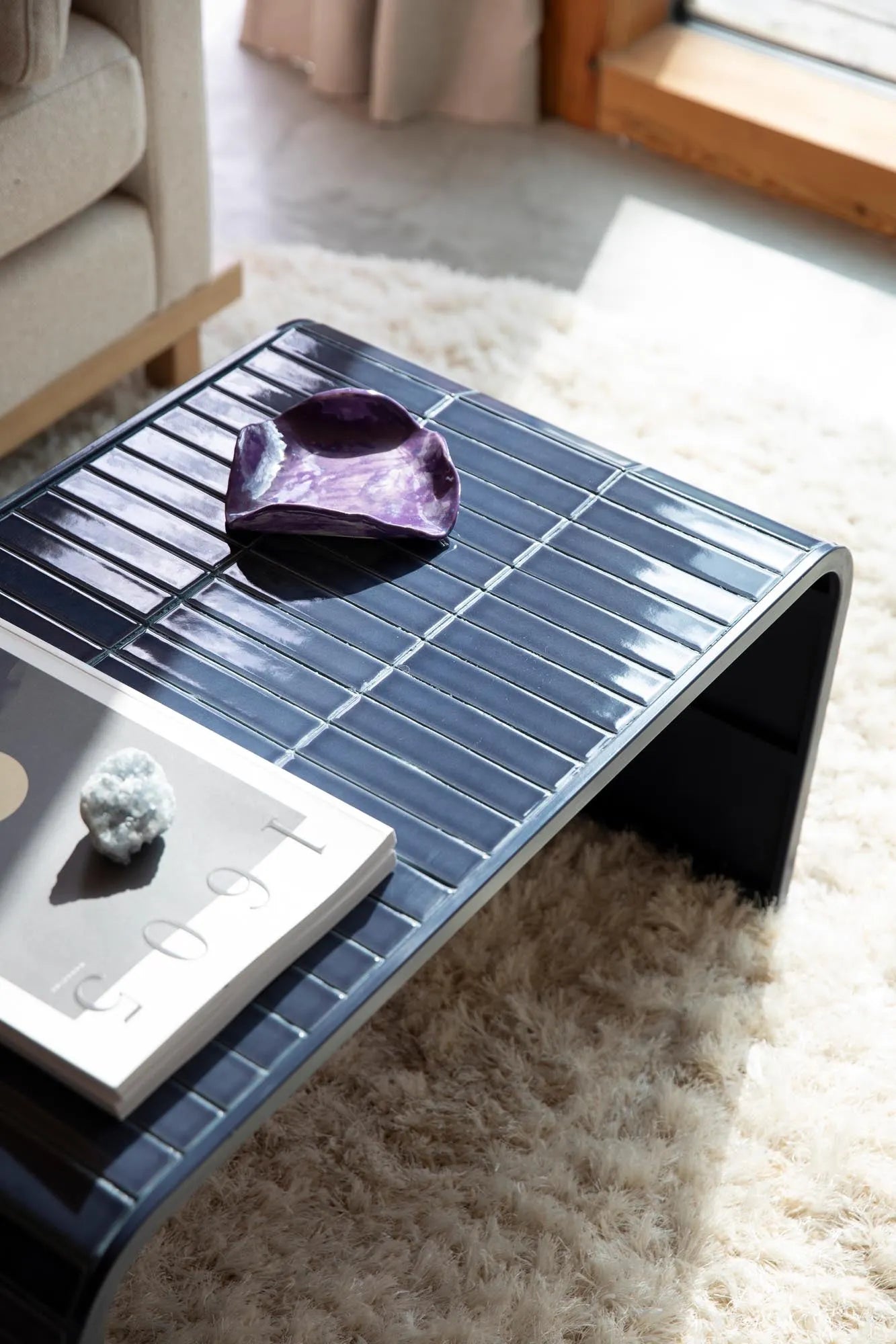 Sofatisch Tiles in Blau präsentiert im Onlineshop von KAQTU Design AG. Beistelltisch ist von Zuiver