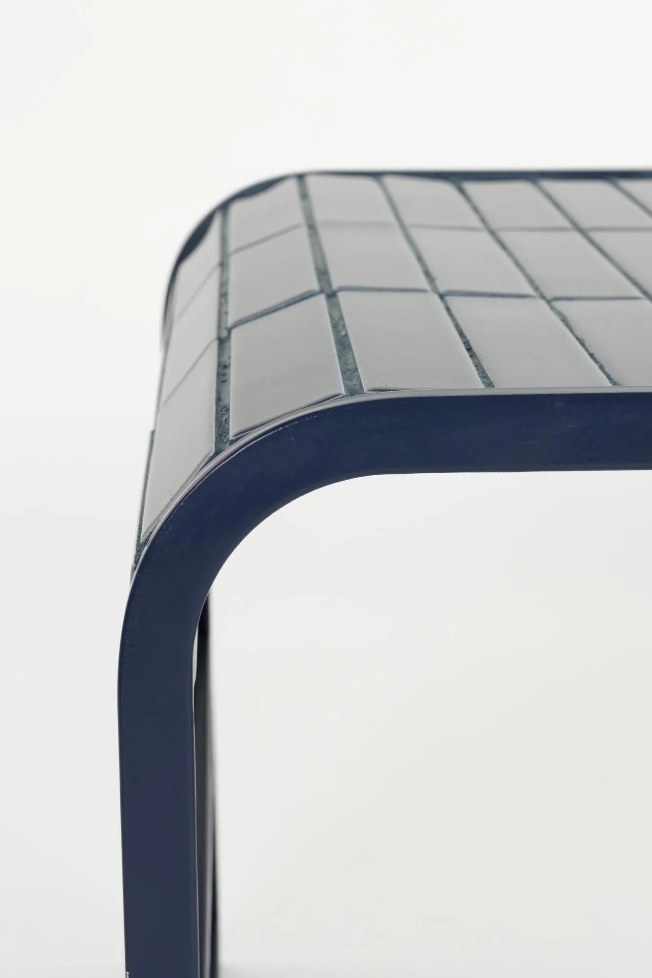 Sofatisch Tiles in Blau präsentiert im Onlineshop von KAQTU Design AG. Beistelltisch ist von Zuiver