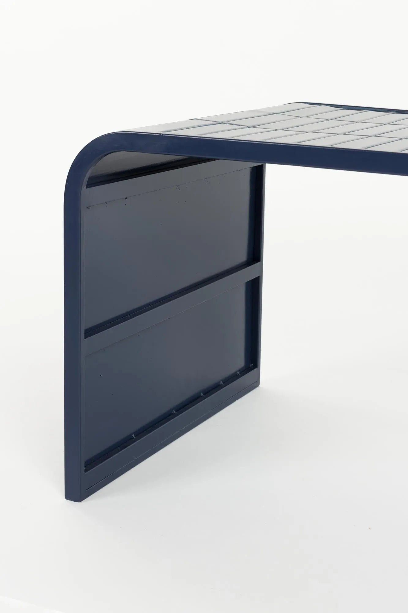 Sofatisch Tiles in Blau präsentiert im Onlineshop von KAQTU Design AG. Beistelltisch ist von Zuiver