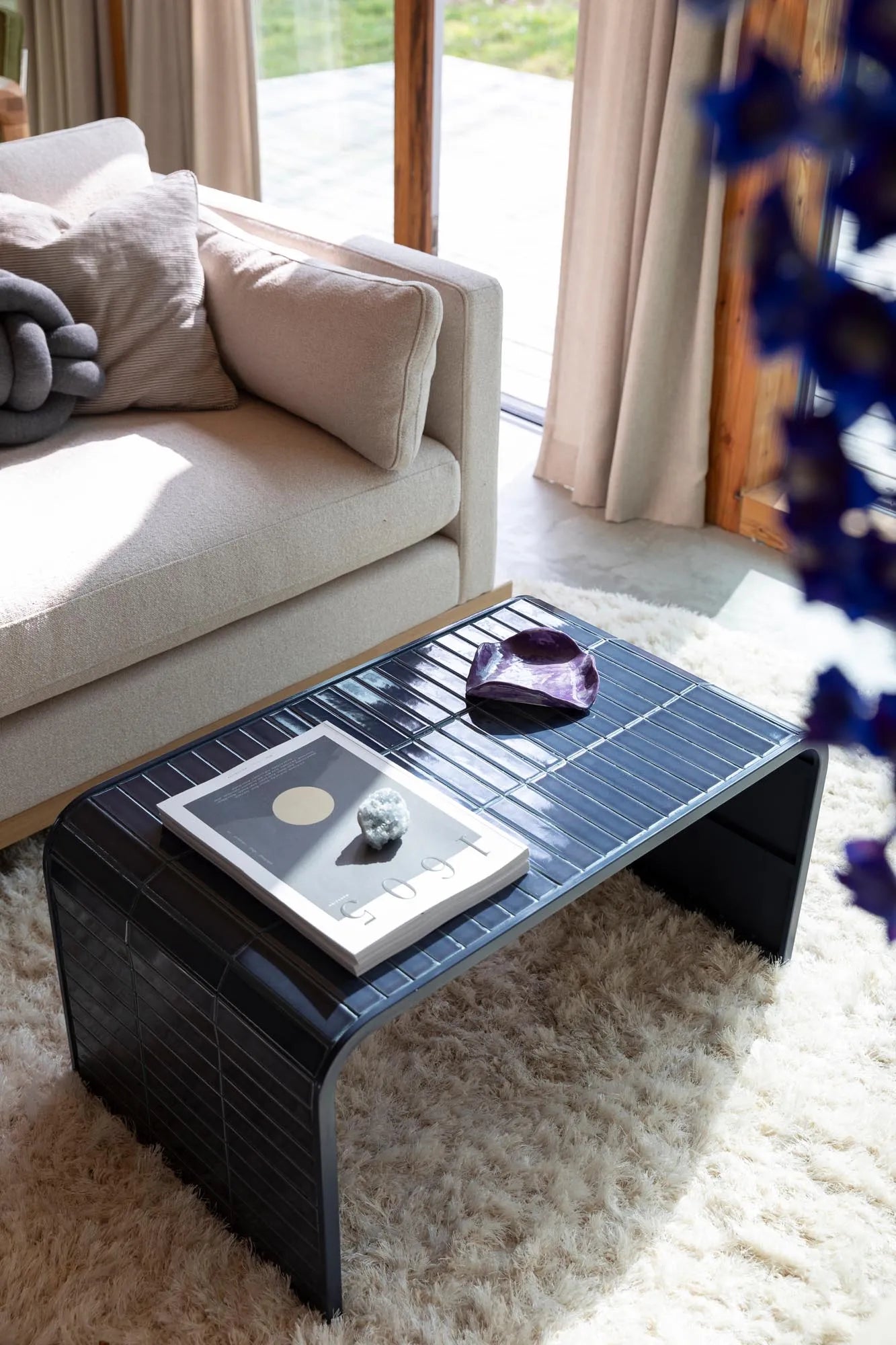 Sofatisch Tiles in Blau präsentiert im Onlineshop von KAQTU Design AG. Beistelltisch ist von Zuiver