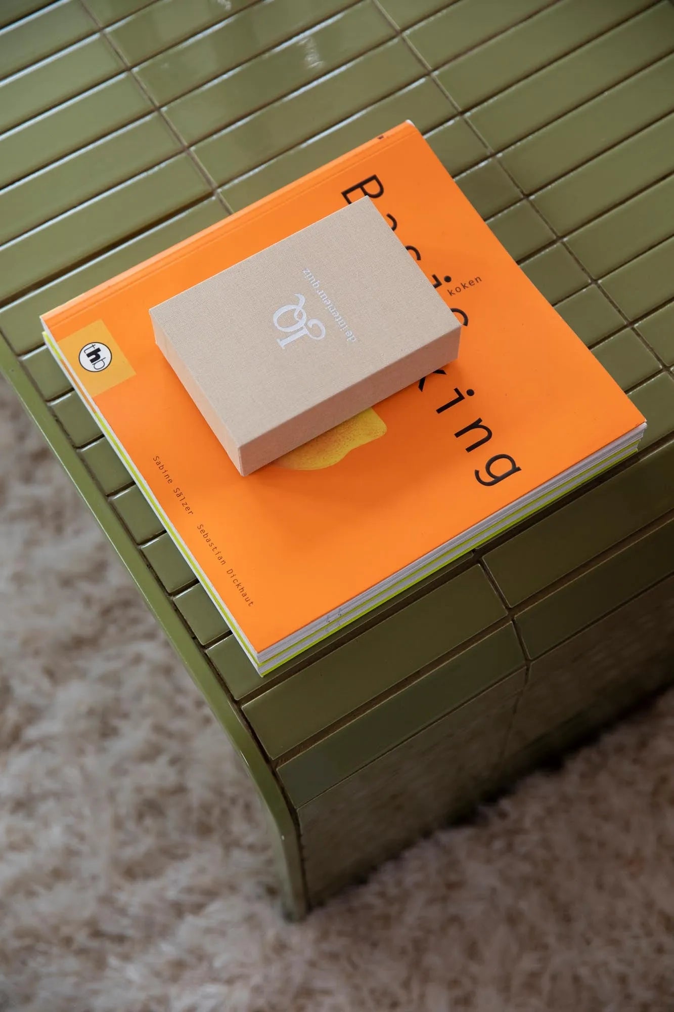 Sofatisch Tiles in Grün präsentiert im Onlineshop von KAQTU Design AG. Beistelltisch ist von Zuiver