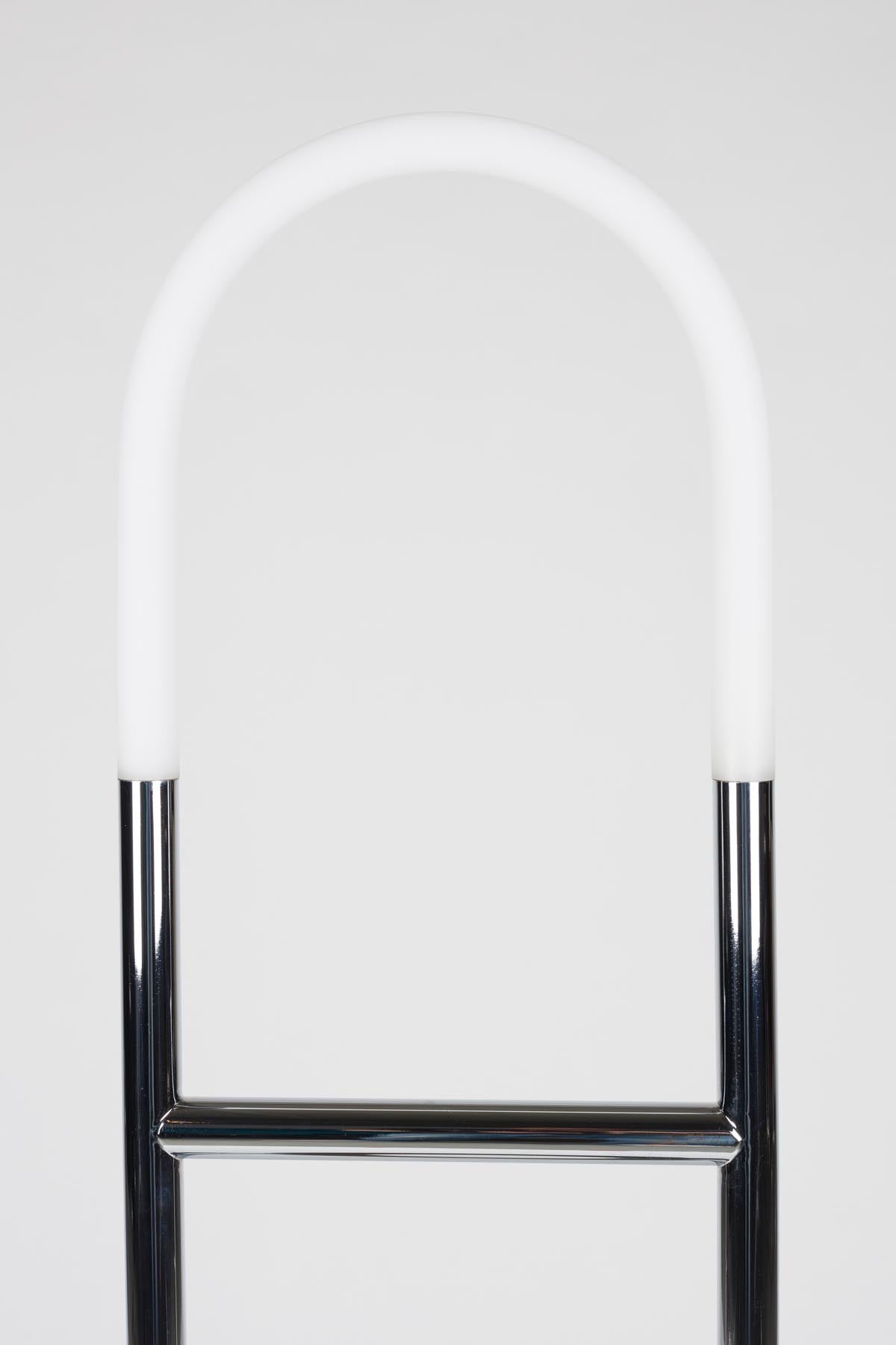 Stehleuchte Arch in Silber präsentiert im Onlineshop von KAQTU Design AG. Stehleuchte ist von Zuiver