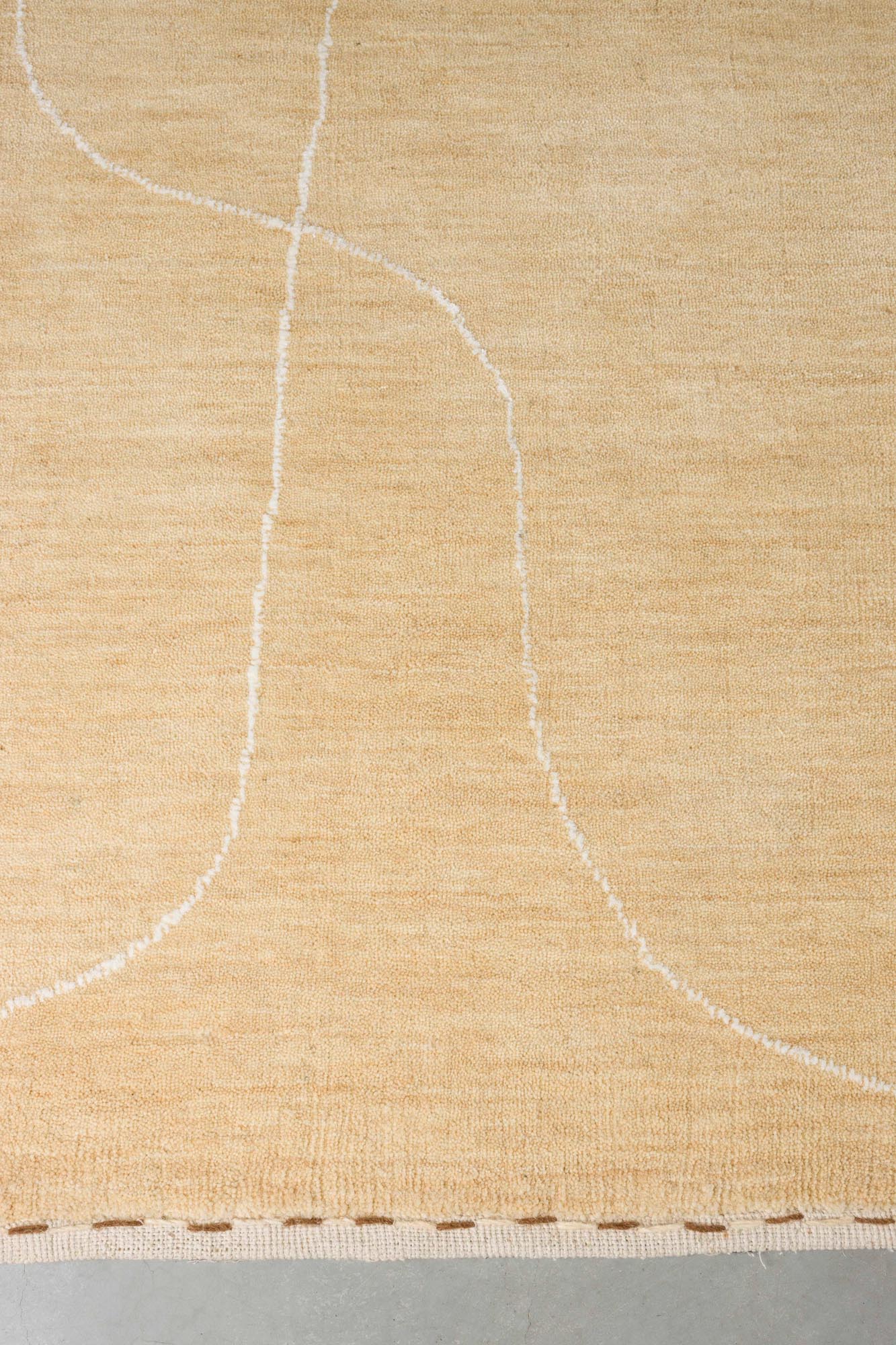Teppich Doodle 200x300 in Beige präsentiert im Onlineshop von KAQTU Design AG. Teppich ist von Zuiver