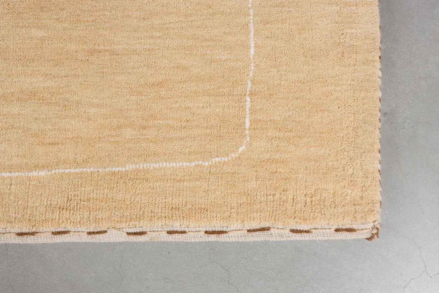 Teppich Doodle 200x300 in Beige präsentiert im Onlineshop von KAQTU Design AG. Teppich ist von Zuiver