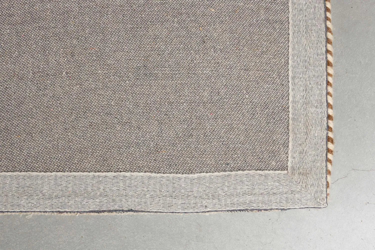 Teppich Doodle 200x300 in Beige präsentiert im Onlineshop von KAQTU Design AG. Teppich ist von Zuiver